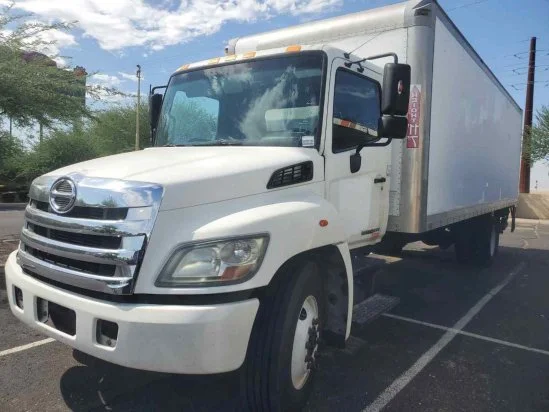 2013 Hino 338 26ft Box Truck