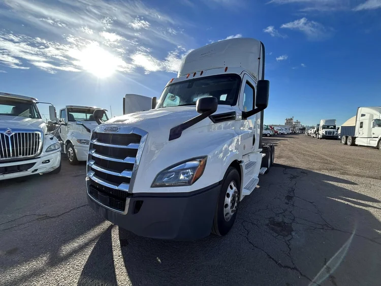 2020 Freightliner Cascadia 126 Day Cab, photo 2