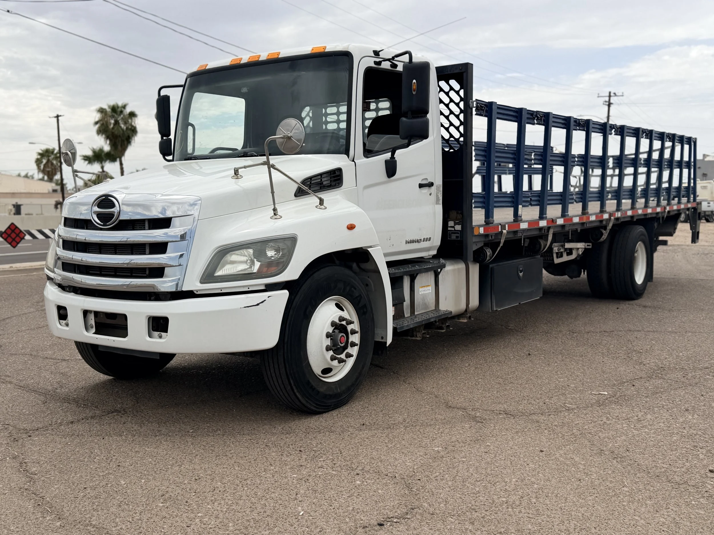 2018 Hino 338 26ft Flatbed