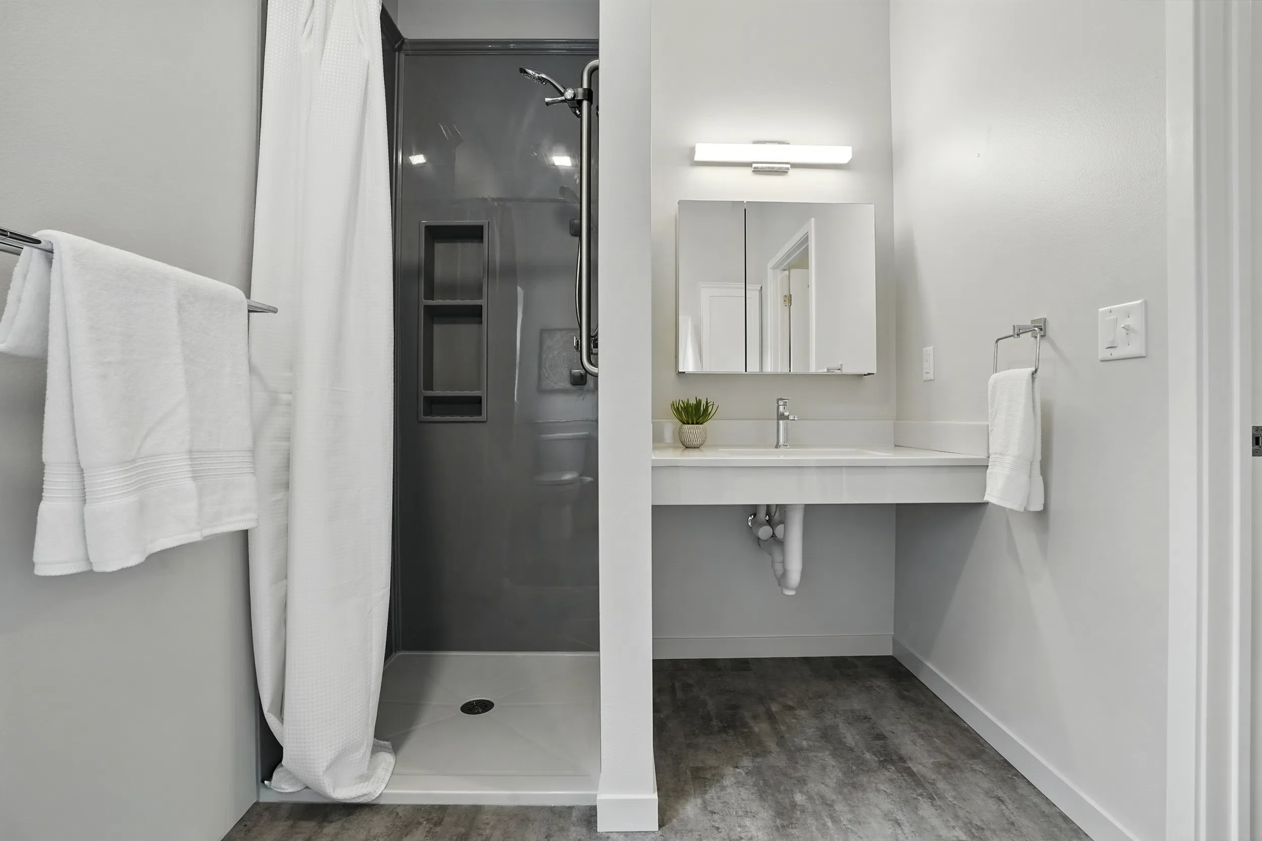 OW_G_StandardShower2.webp