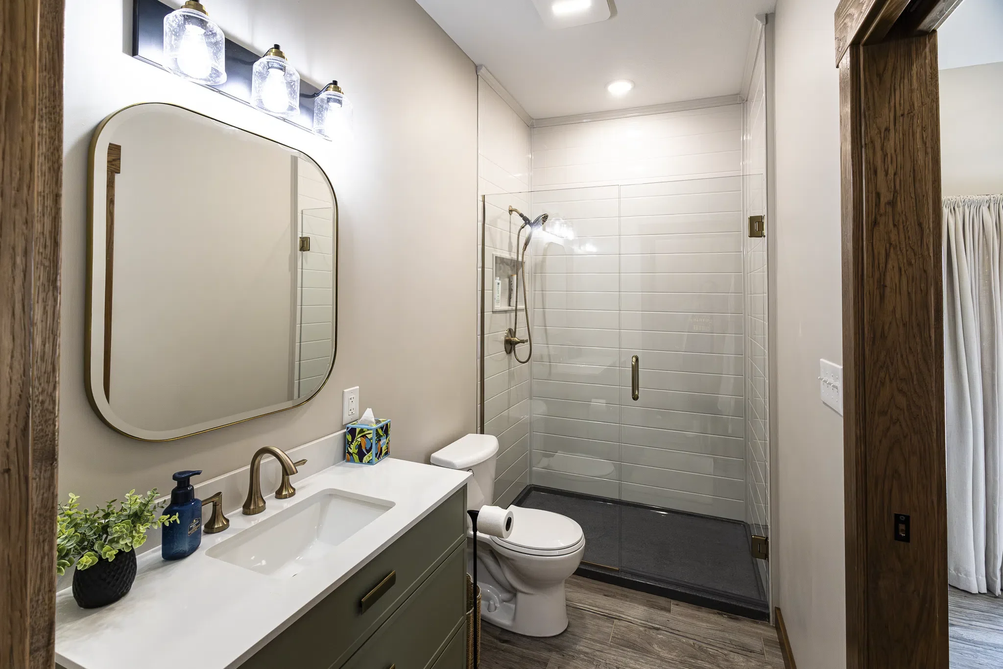 OW_G_StandardShower105.webp