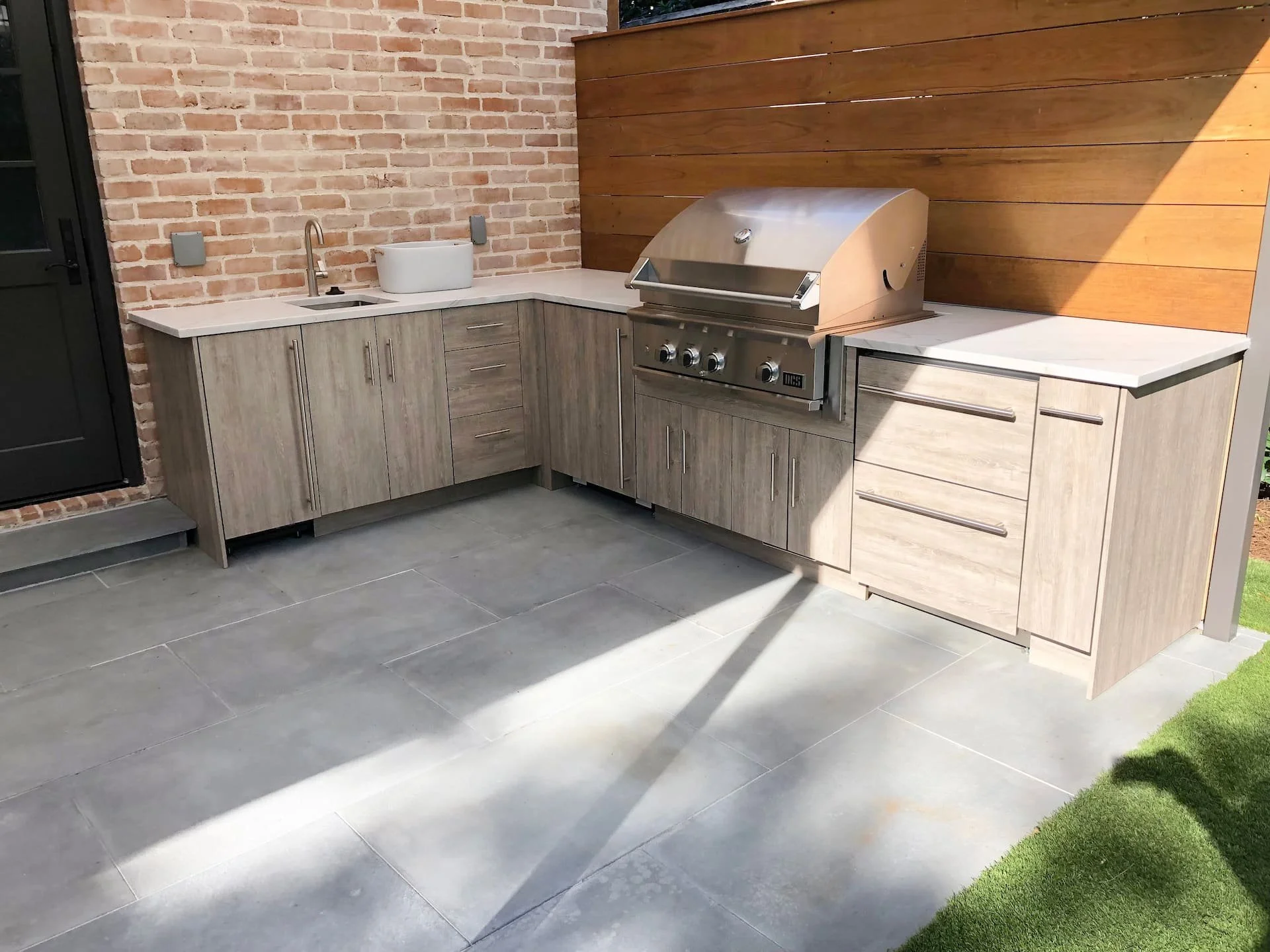 zahbuilt-avalon-oak-outdoor-kitchen-cabinets-houston-tx-1.jpg