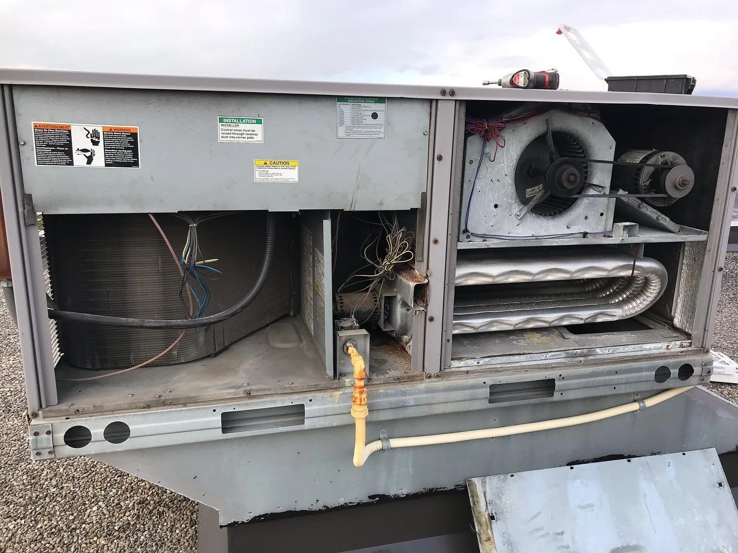 YEARLY MAINTENANCE TUNE-UP 🛠

#acrepair #tools #bluecollar #daikin #engineering #plumbinglife #r #hvacproblems #hvacwork #service #ductwork #tradesman #repost #chiller #air #heatpump #mechanical #commercialhvac #covid #trane #home #o #carrier #airea