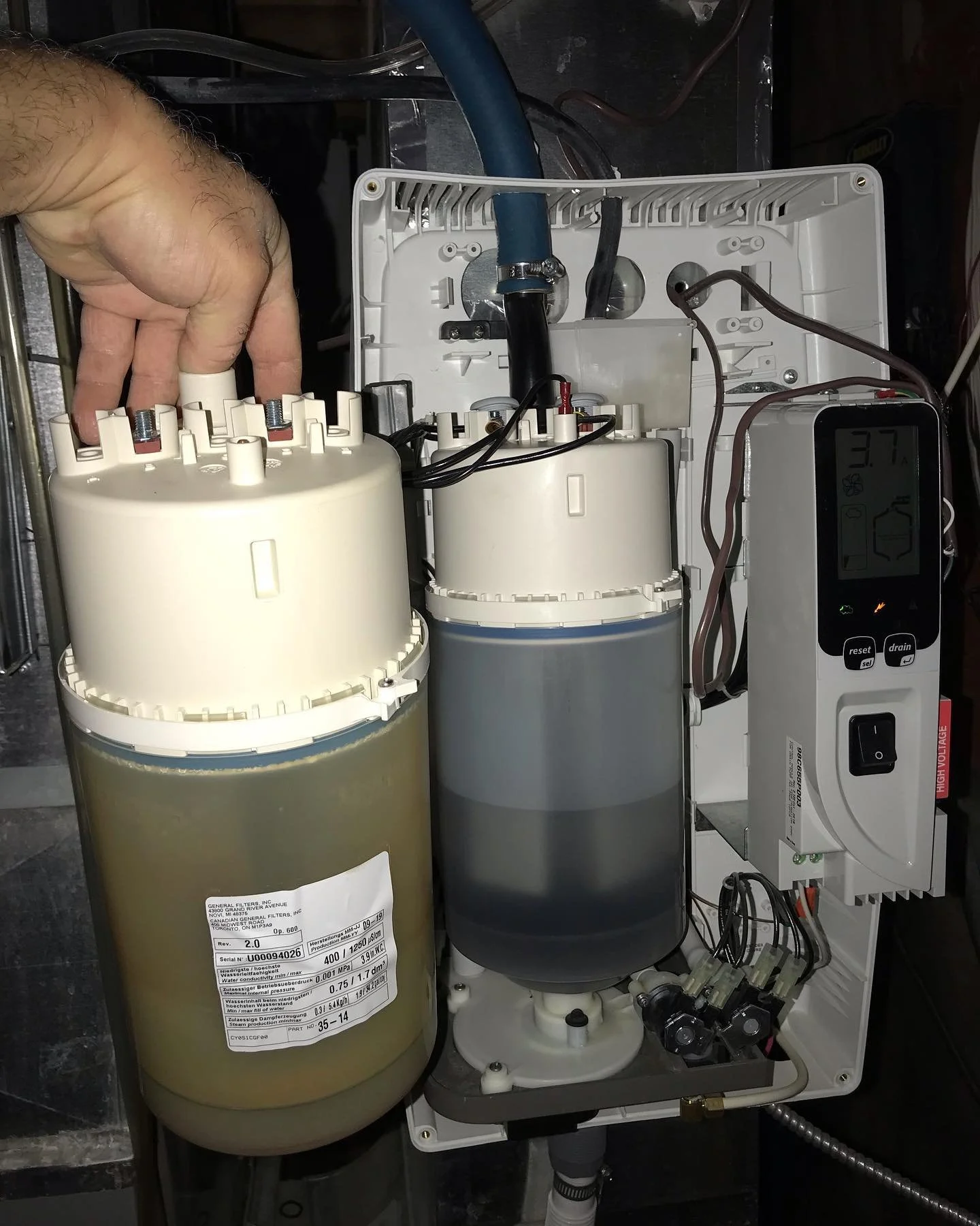 STEAM CANISTER REPLACEMENT ( GENERALAIRE )

#hvac #hvaclife #airconditioning #hvactechnician #hvacservice #hvactech #heating #hvacr #plumbing #hvacinstall #cooling #ac #hvacrepair #refrigeration #heatingandcooling #hvaclove #hvactools #construction #