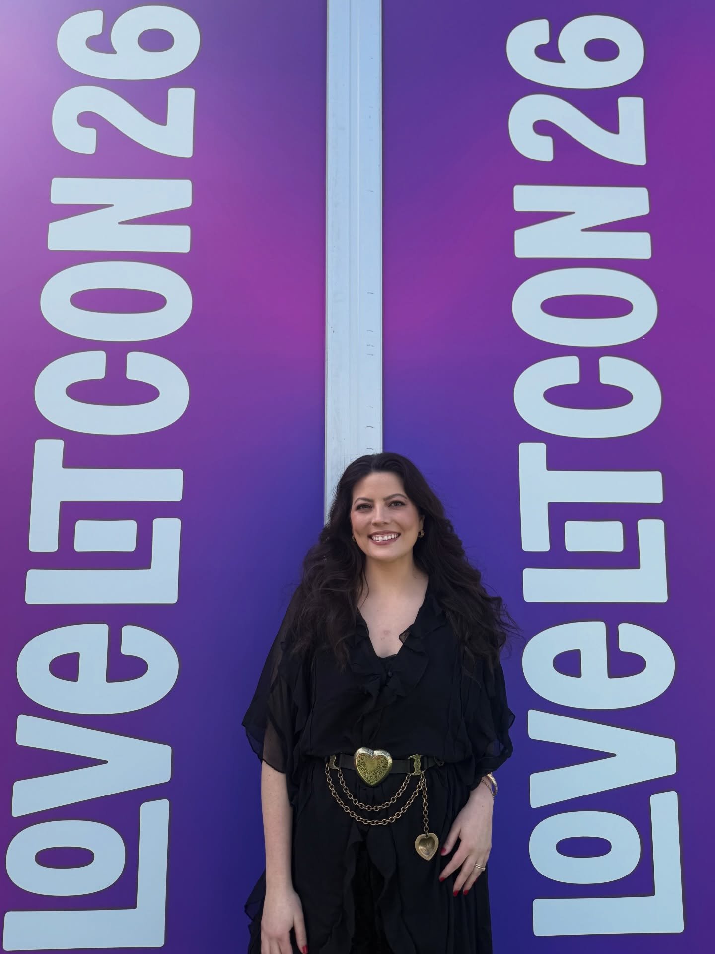 LoveLitCon 2026 recap! 💕📚✨

Met so many lovely readers, authors, and romance fans in beautiful San Diego this weekend &mdash; what a gorgeous inaugural event (and my very first book convention, which was so so special). Thank you for having me, @lo