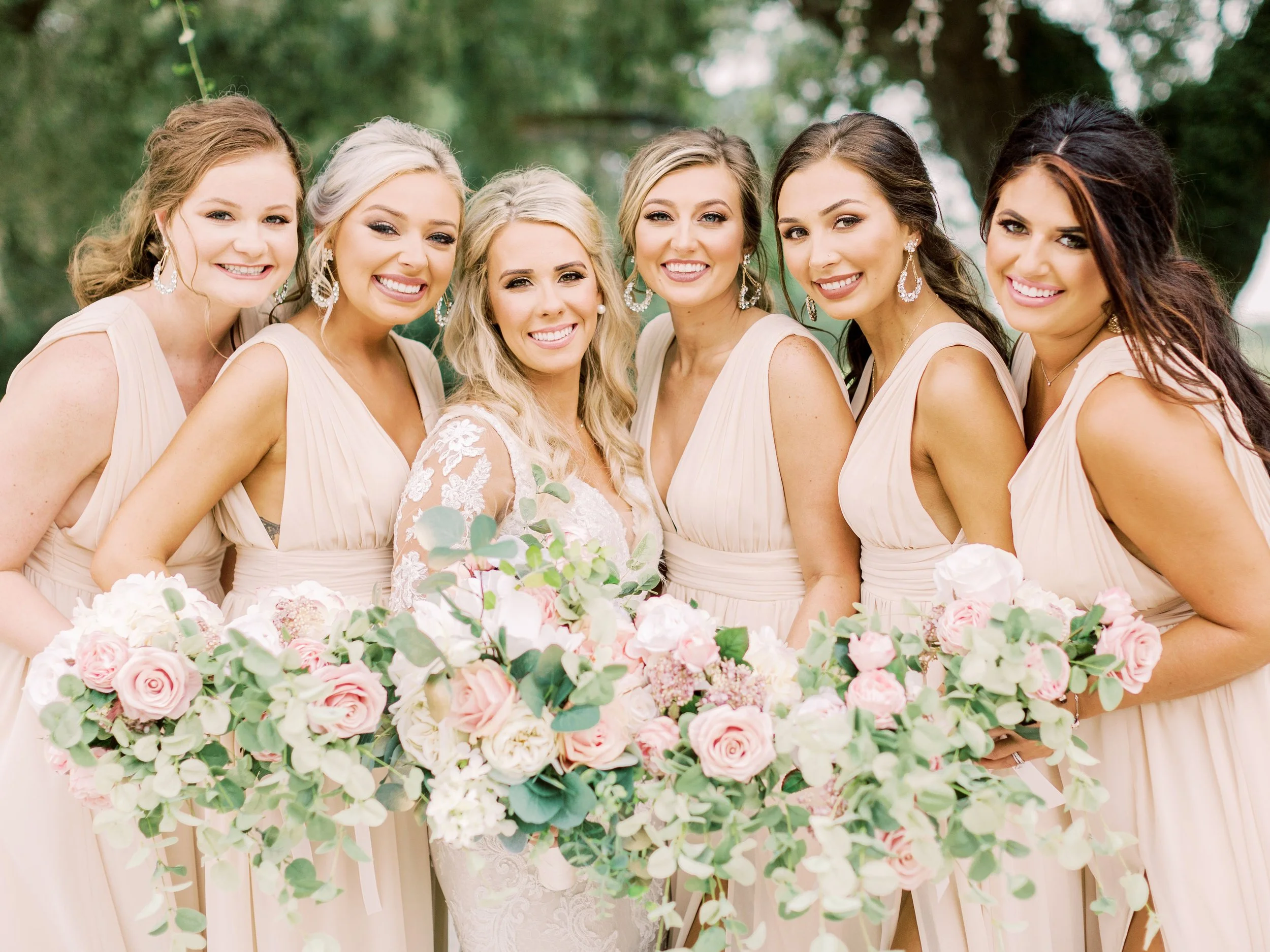 Bridal Party brides' maids with bouquets by Wedding Florist Kathy Reynolds.jpg