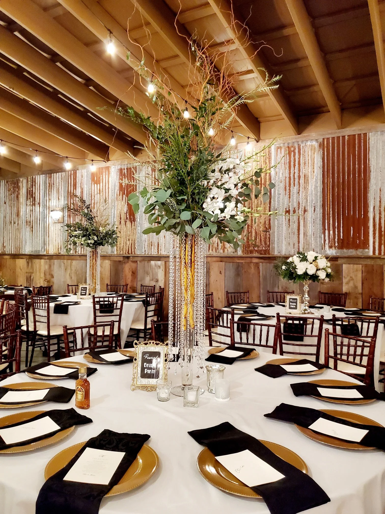 Wedding Floral Centerpiece done by Wedding Florist Kathy Reynolds.jpg
