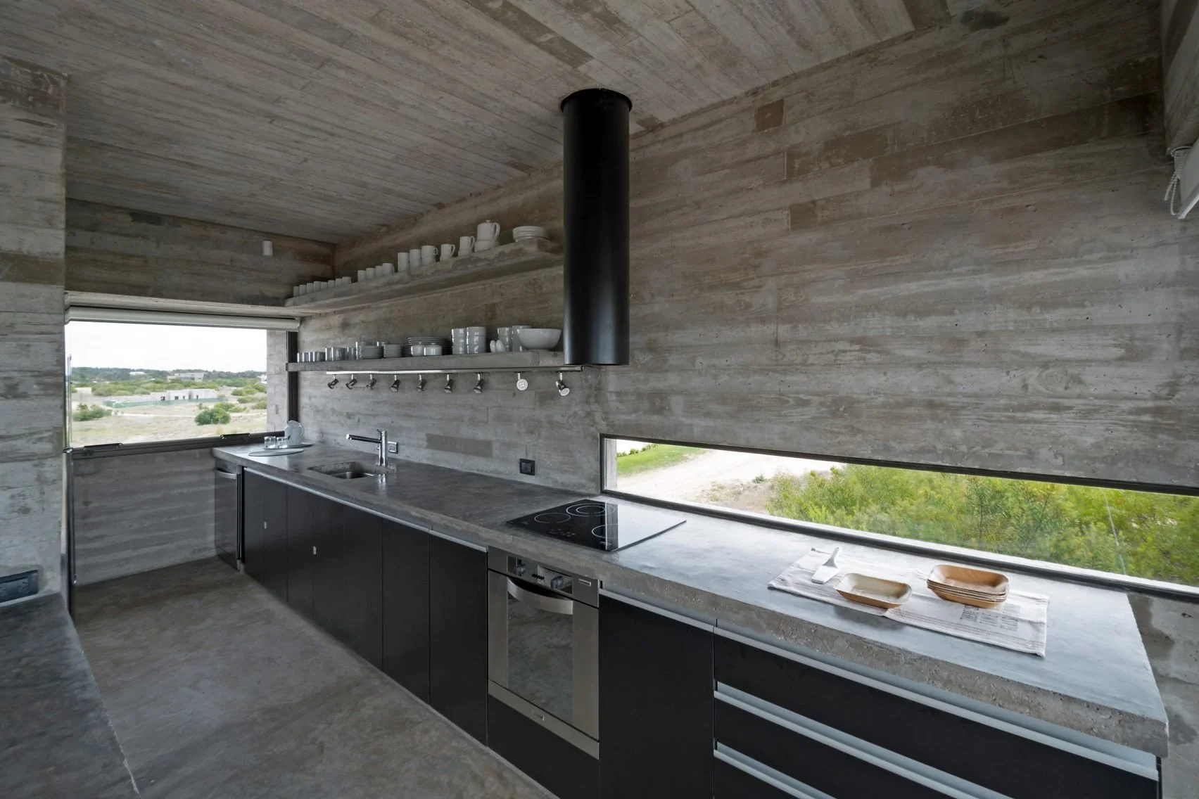 casa-golf-argentina-luciano-kruk-concrete-kitchen.jpg