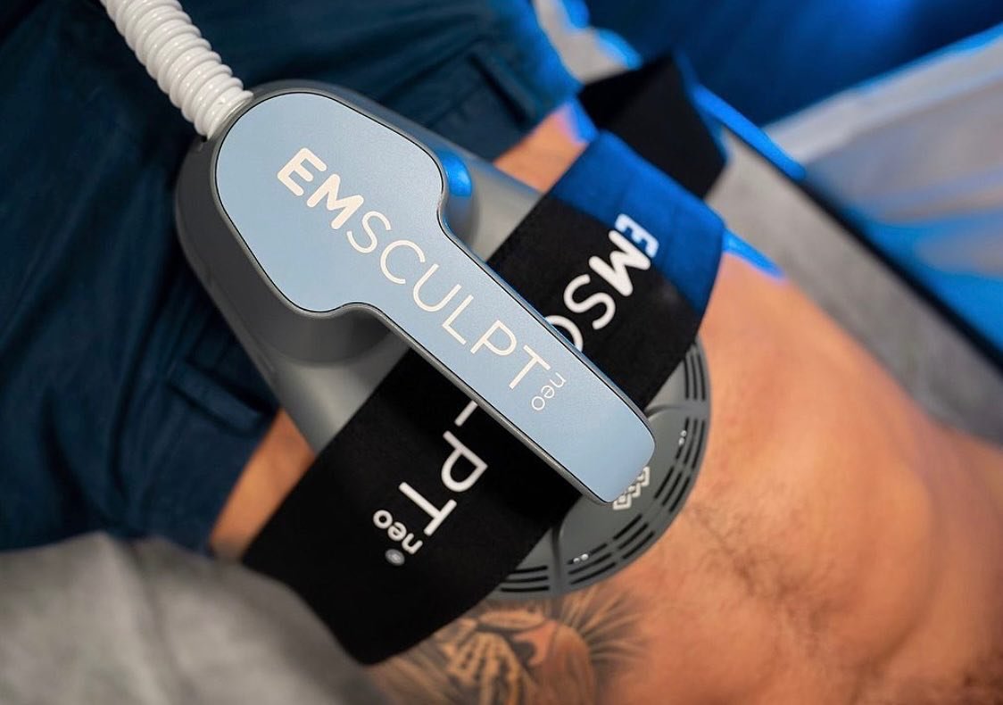 Happy Humpday Chicagoland! 
We at Optimal Wellness invite you to transform your body and your confidence with Emsculpt Neo. 

This noninvasive body contouring treatment is great for fat loss and muscle growth.  Don&rsquo;t have time for the gym?  No 
