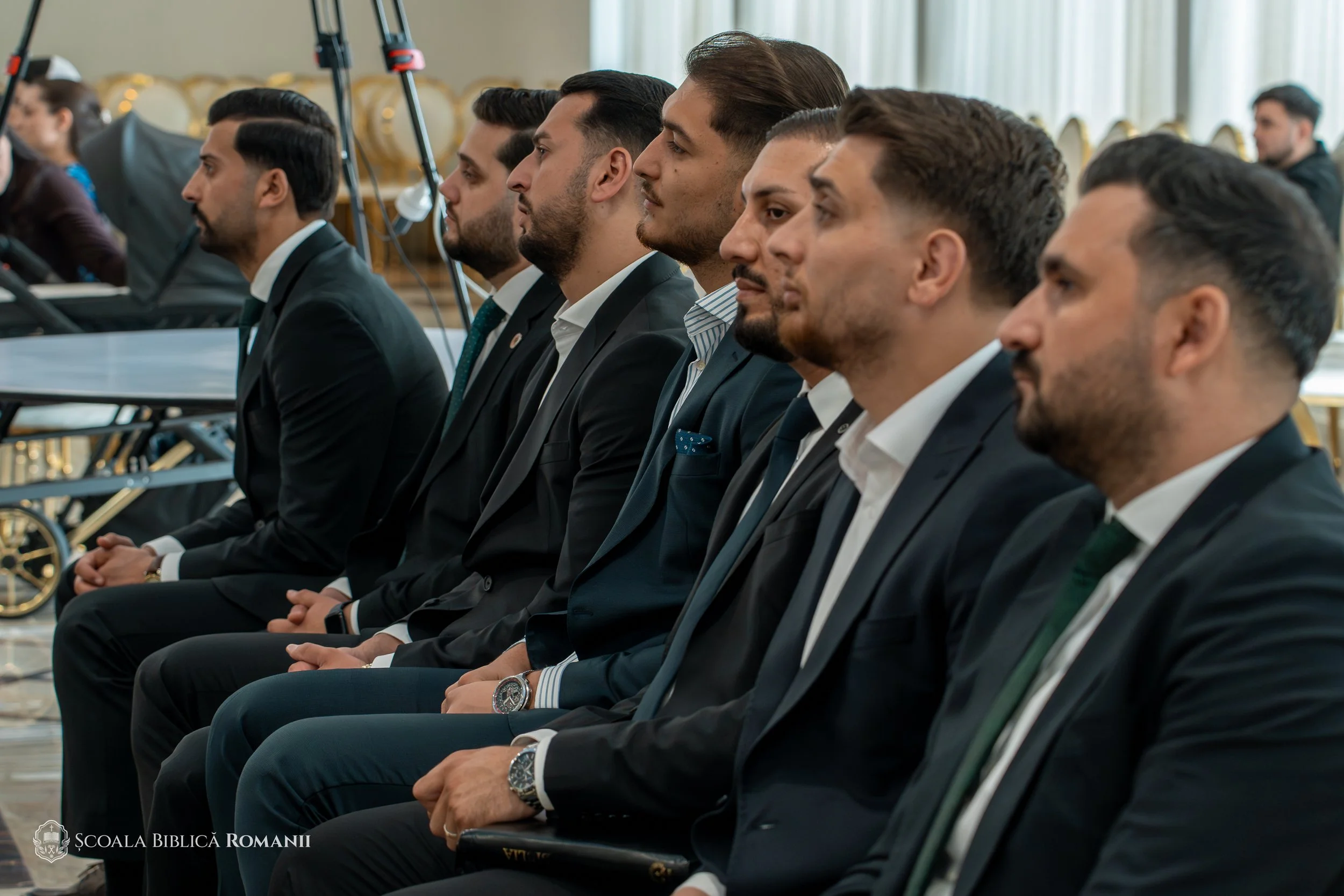 Participanți la ceremonia de absolvire din Hagen.