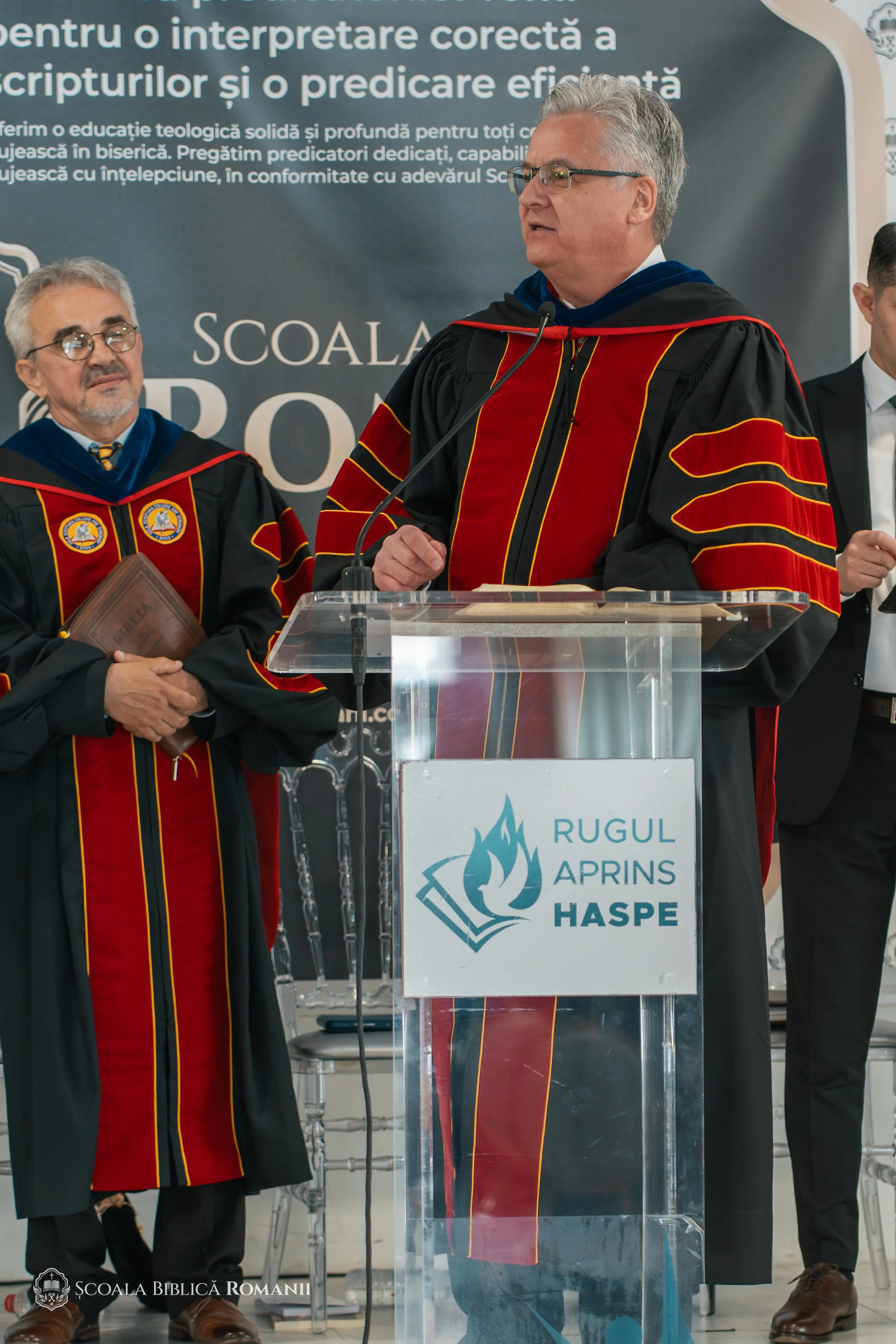 Cuvântul unui profesor la ceremonia de absolvire din Hagen.