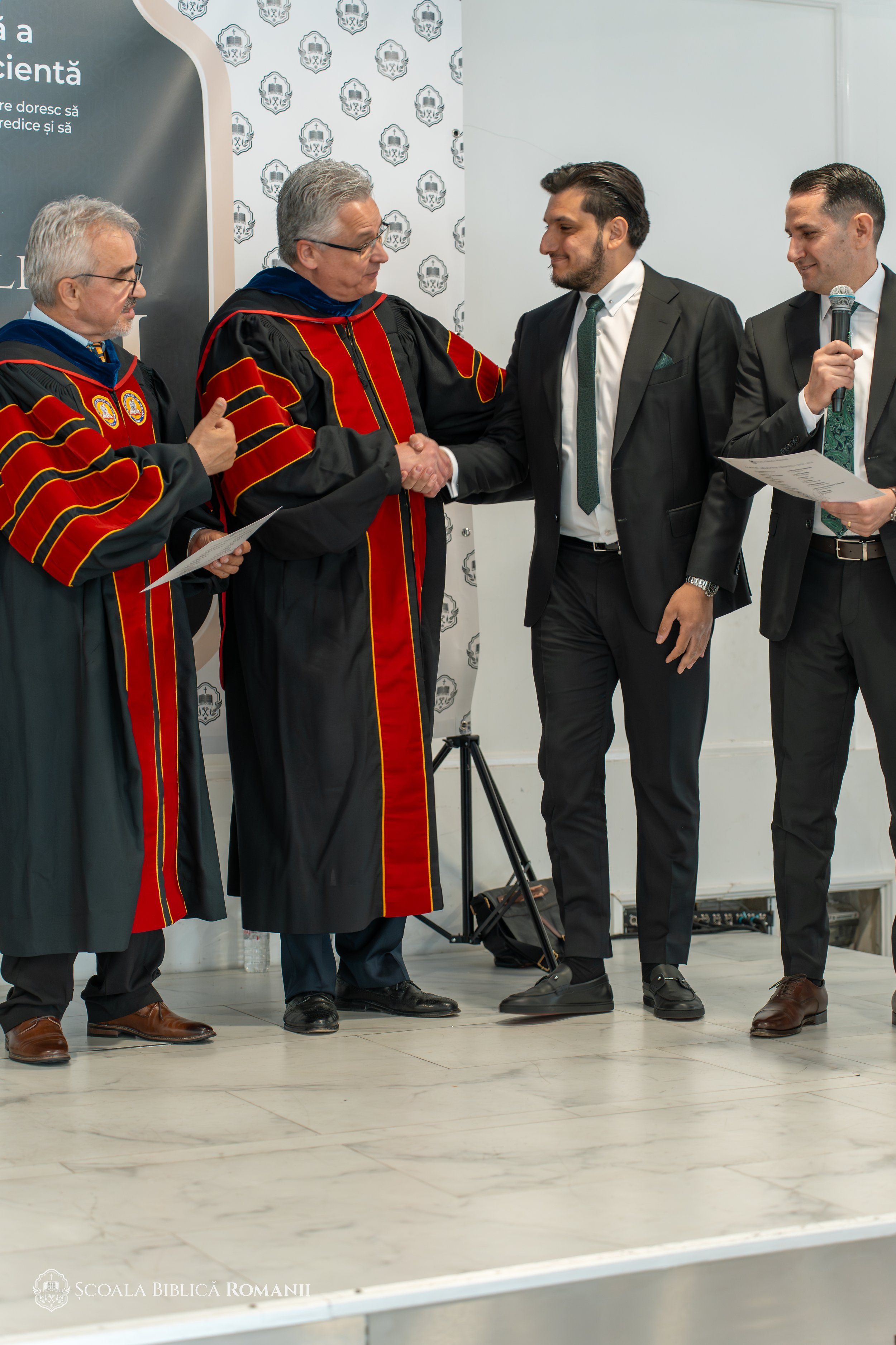 Cuvânt de felicitare în timpul înmânării diplomelor.
