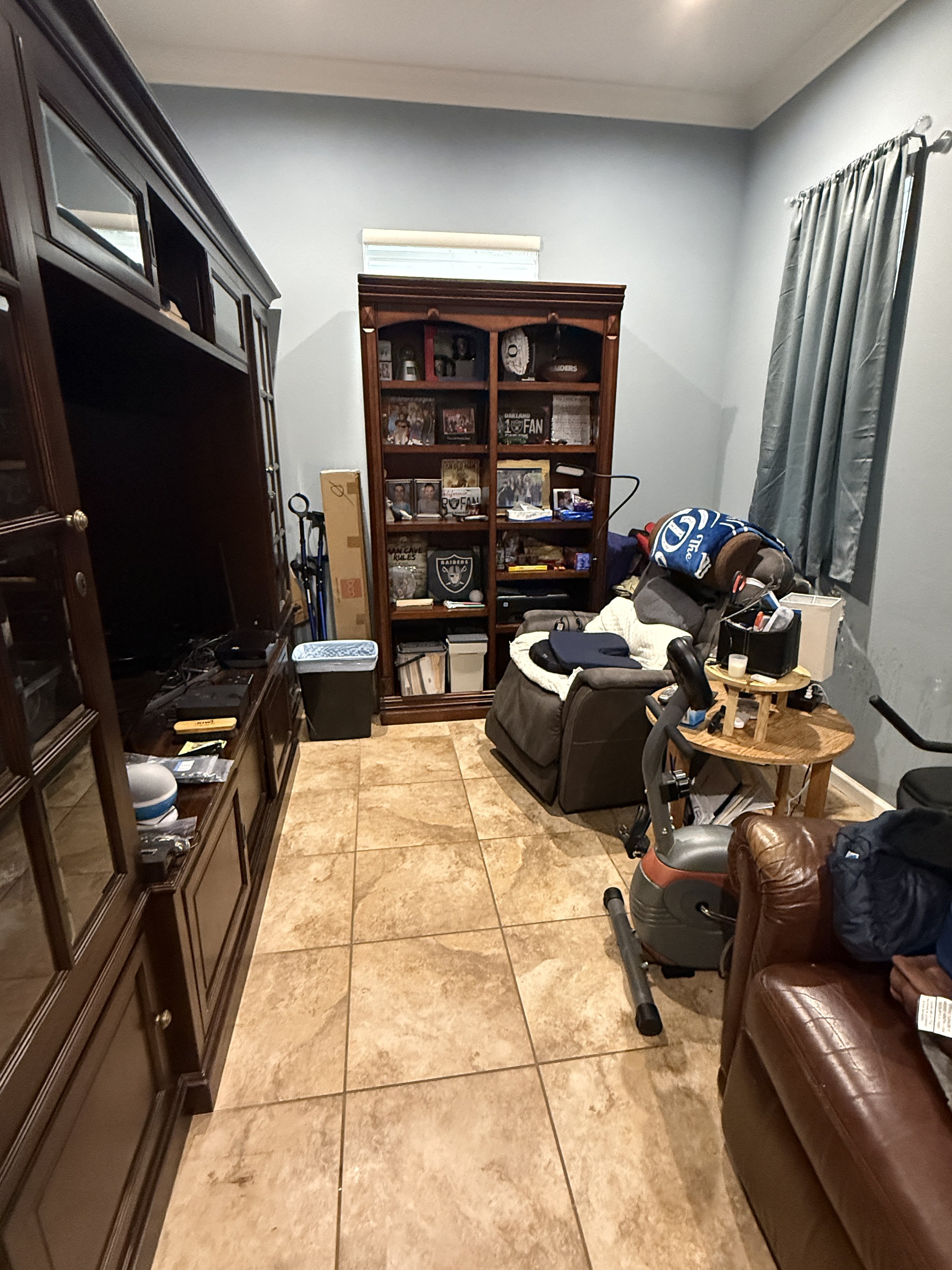 Decluttered, organized den with clear walkways in Rio Vista, CA