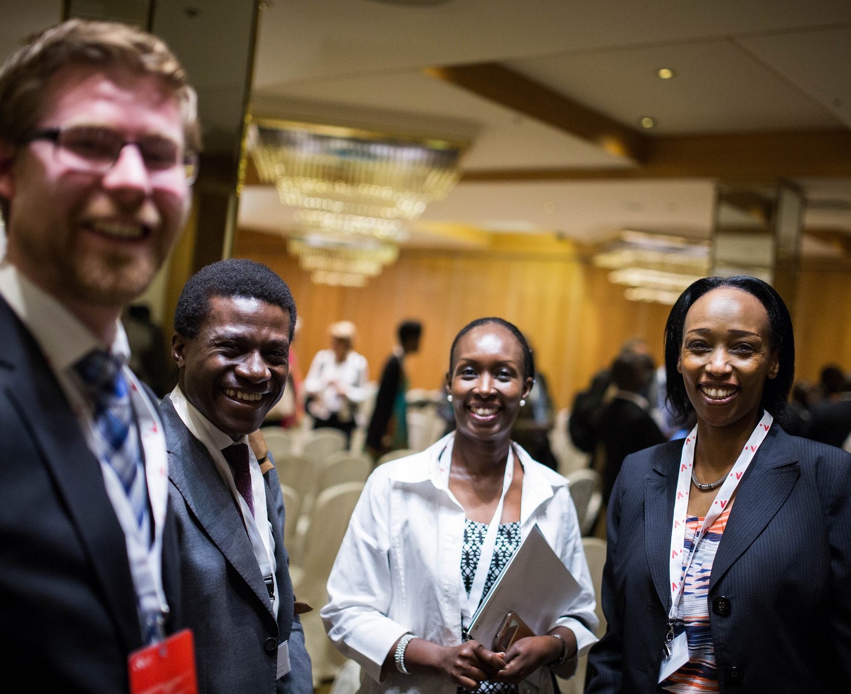 Airport signage indicating directions to departures and immigration offices, with an upward arrow and a suitcase icon.