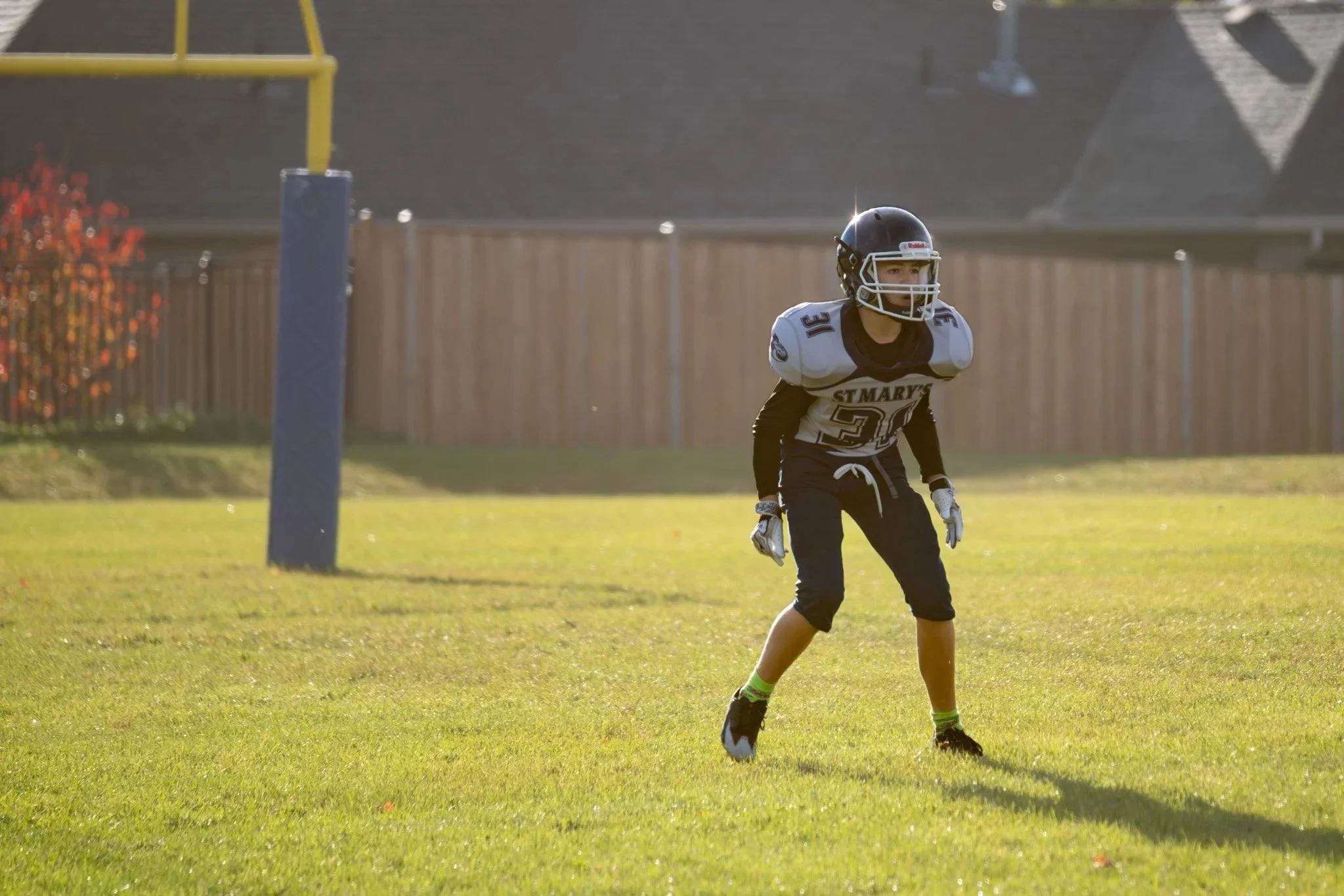 Youth football player in the backfield.
