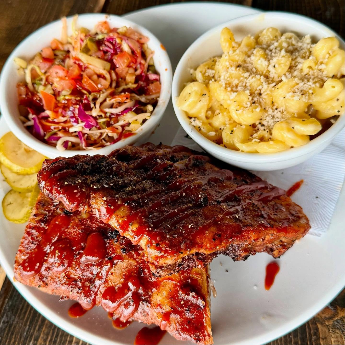 New Menu Item 🚨 Slab of Dr. Pepper Braised Ribs, Parmesan and White Cheddar Mac & Cheese, & Smoked Pepper BBQ Slaw.
#drpepperribs #ribs #bearandthebutcher #newmenuitem #chevychase #sharethelex