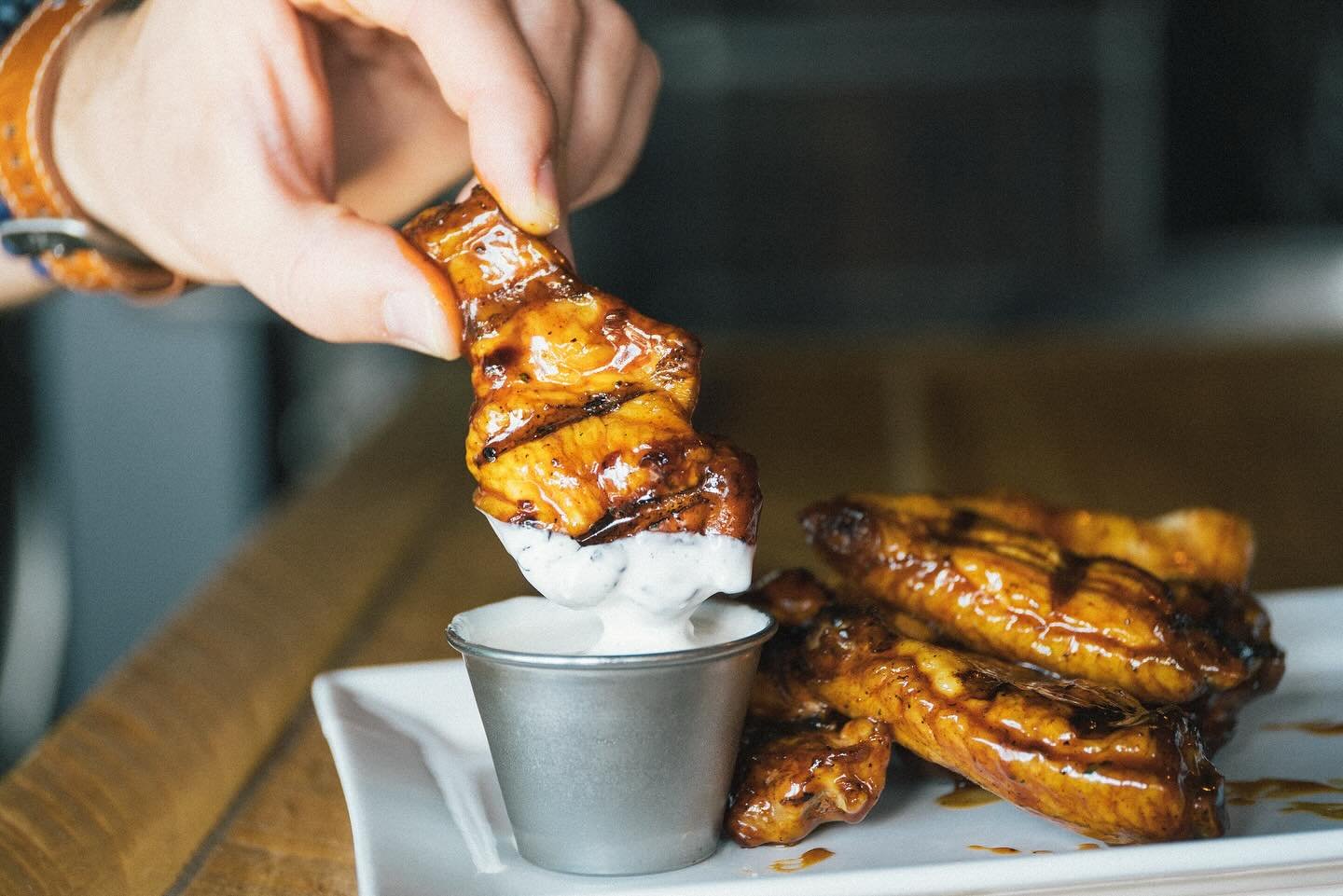 It’s Wing Wednesday! Buy a Pound, Get a Pound HALF OFF of our Famous
4-Hour Smoked Wings! Also, ALL DAY Bar Happy Hour! 🐓 🍻
#sharethelex #lexington #wings #chickenwings #happyhour #specials #lexington #lexingtonky #tacos #chevychase