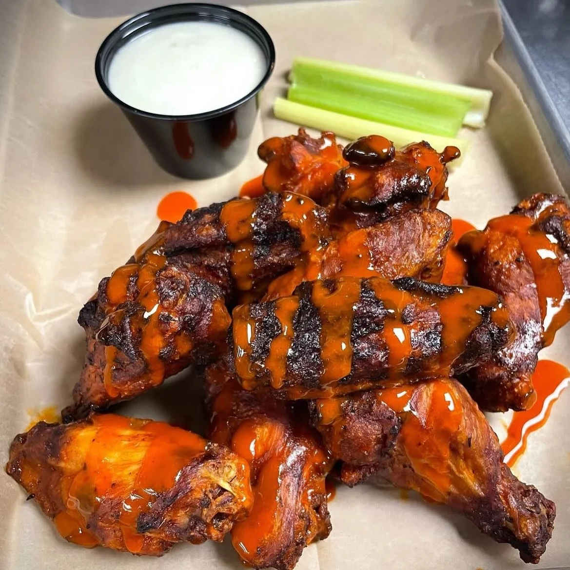It’s Wing Wednesday! Buy a Pound, Get a Pound HALF OFF of our Famous
4-Hour Smoked Wings! Also, ALL DAY Bar Happy Hour! 🐓 🍻 
#sharethelex #lexington #wings #chickenwings #happyhour #specials #lexington #lexingtonky #chevychase