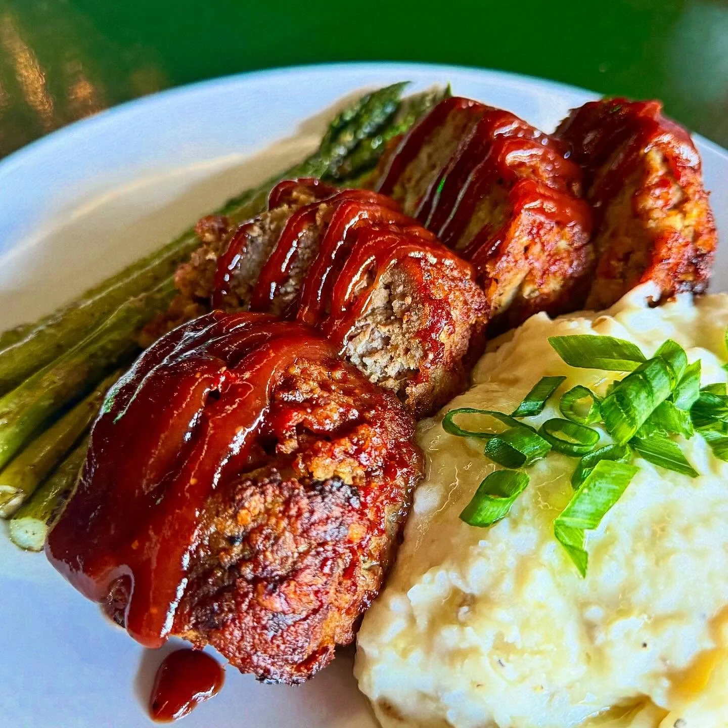 NEW BEAST-loaf weekend special! 🚨
Housemade Meatloaf made with Wagyu, Wild Boar, Venison and Bison &amp; Smoked Pepper BBQ! This one is tasty! 🤤