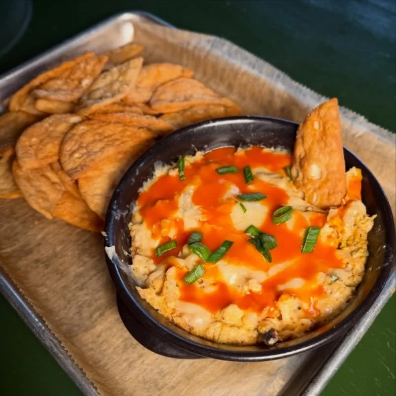 Try our new Buffalo Chicken Dip 🦬 🐓 🔥 House-made Buffalo sauce, smoked chicken, cheddar, and dry rub seasoned pita chips!

As a reminder, all bourbon pours are 20% off every Thursday! 🥃 

#buffalodip #bourbon #bearandthebutcher #sharethelex