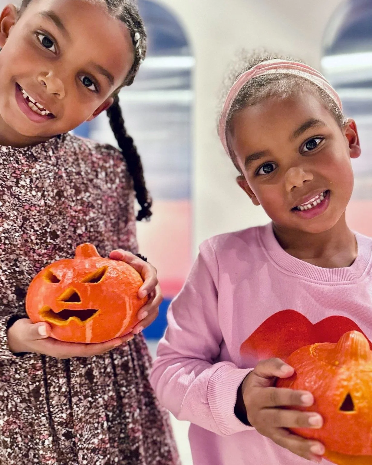 Spooky fun awaits! 👻

Come by Coffee + Kids tomorrow between 5-8pm, to join our Halloween-themed craft workshop 🎃

.
.
#halloween #halloween2025 #halloweeneventsforkids #kidshalloween #kidshalloweenparty #kidshalloweencrafts #kinderevents #kinderac