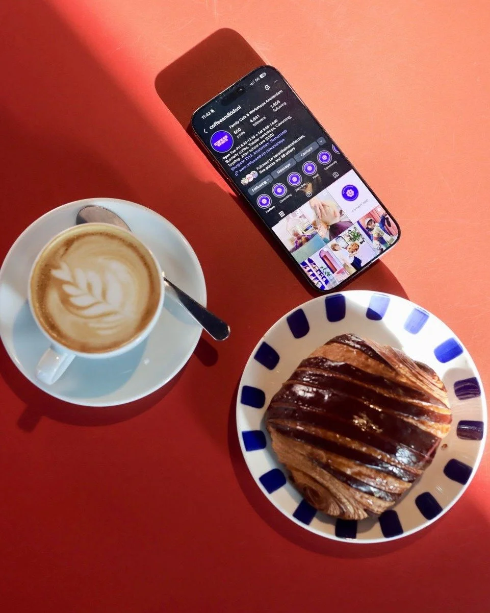 Need to reply to emails or finally focus on that project?

Our coworking + nanny service gives you a calm space to work while your child is cared for next door. And to top it off: you can enjoy great coffee and some delicious bites to eat while you g