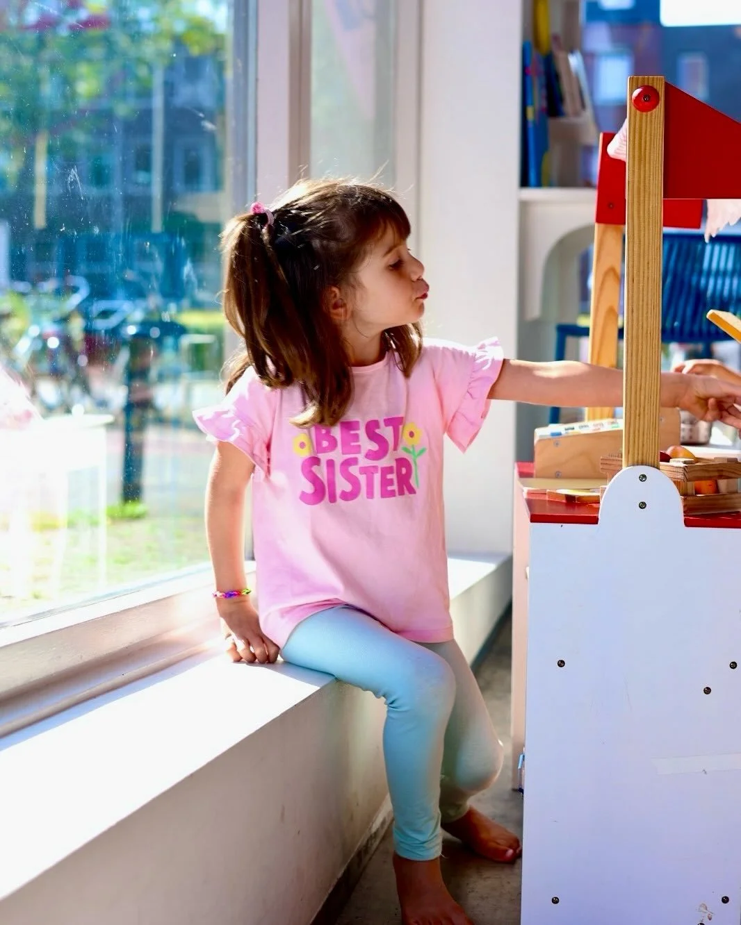 We&rsquo;re loving the sun that&rsquo;s out and how it lights up the cafe ✨
 
No workshops or coworking tomorrow or Friday - just relaxed vibes, good coffee, and plenty of fun for little ones with our toy selection in the caf&eacute;!

#kidsamsterdam