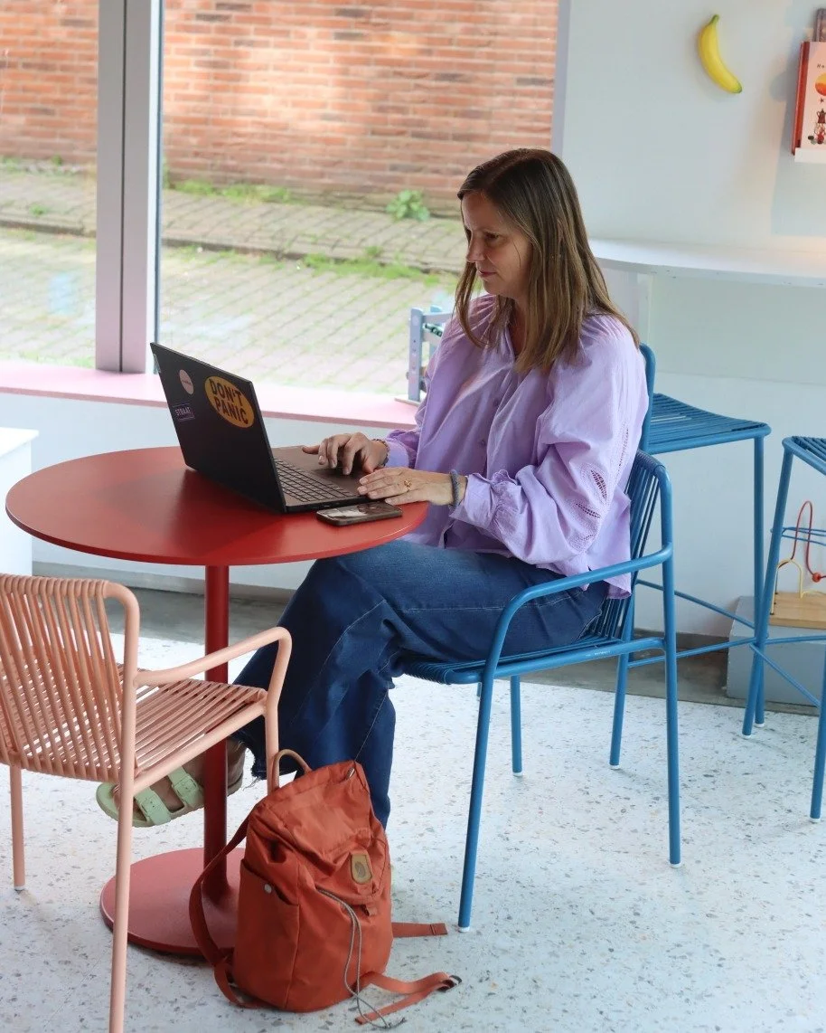 A little glimpse into our coworking + nanny mornings 💻

A calm space to focus, answer emails, or move a project forward - while, next door, your little one plays and explores with other kids and an experienced teacher. And of course, there&rsquo;s g