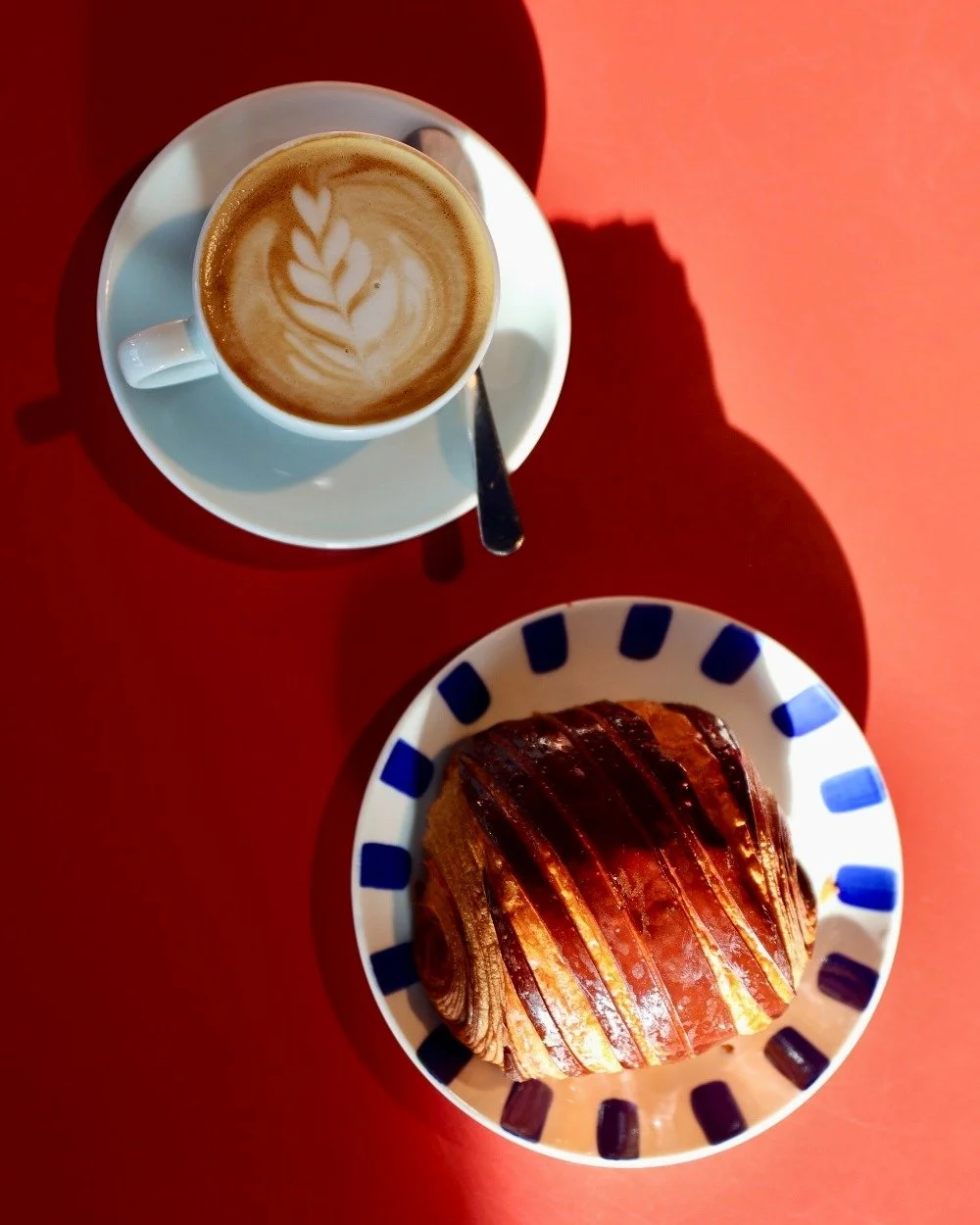 Not much beats a good coffee and a flaky pastry to start the weekend ☕🥐

Join us on Saturday mornings for some beautiful bakes from @deguelle.patisserie

#amsterdambakery #amsterdameats #pastries #specialtycoffee #amsterdamcafe