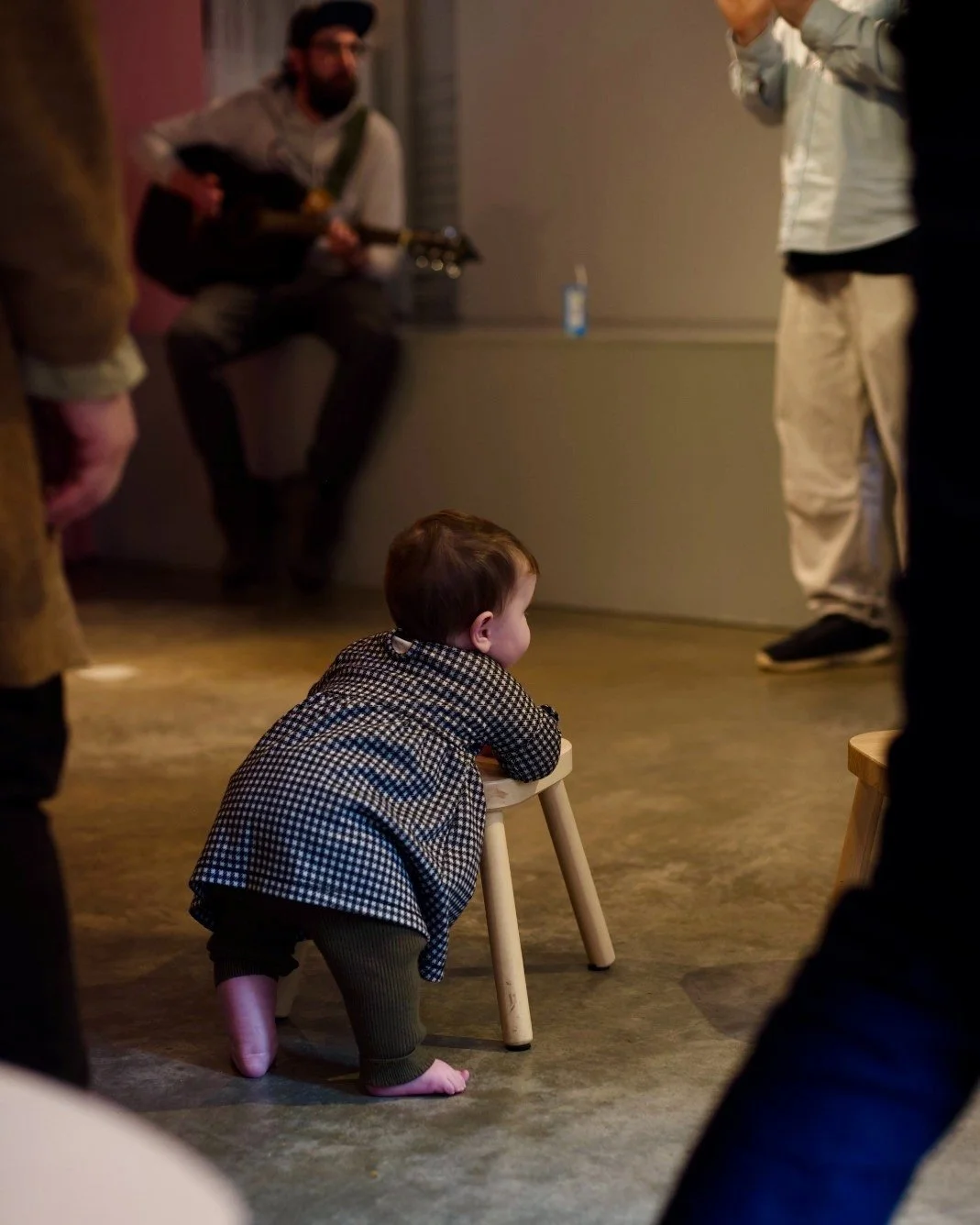 Music, movement, and lots of fun 🎶

Our Toddler Music Workshops are led by live musicians and are one of the few (if only!) places in Amsterdam where you can join a kids music class as a one-off rather than committing to a term or package - perfect 