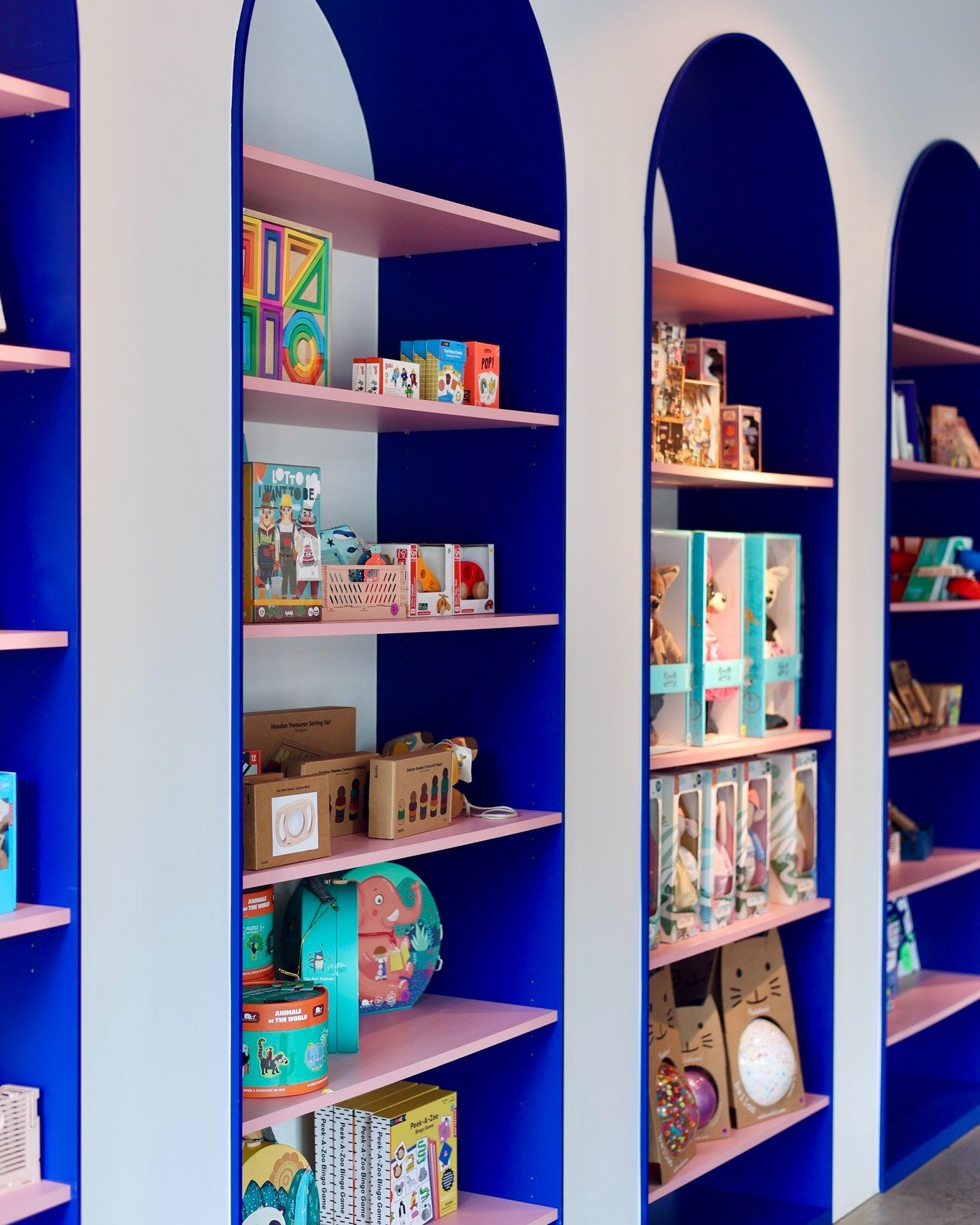A little reminder that we have a toyshop too! 🧸

Filled with high-quality, fun finds - from puzzles and books to creative activities - perfect for thoughtful gifts (or a little treat jus#kidsamsterdam 

#speelgoed #toyshop #sustainabletoys #cadeauvo