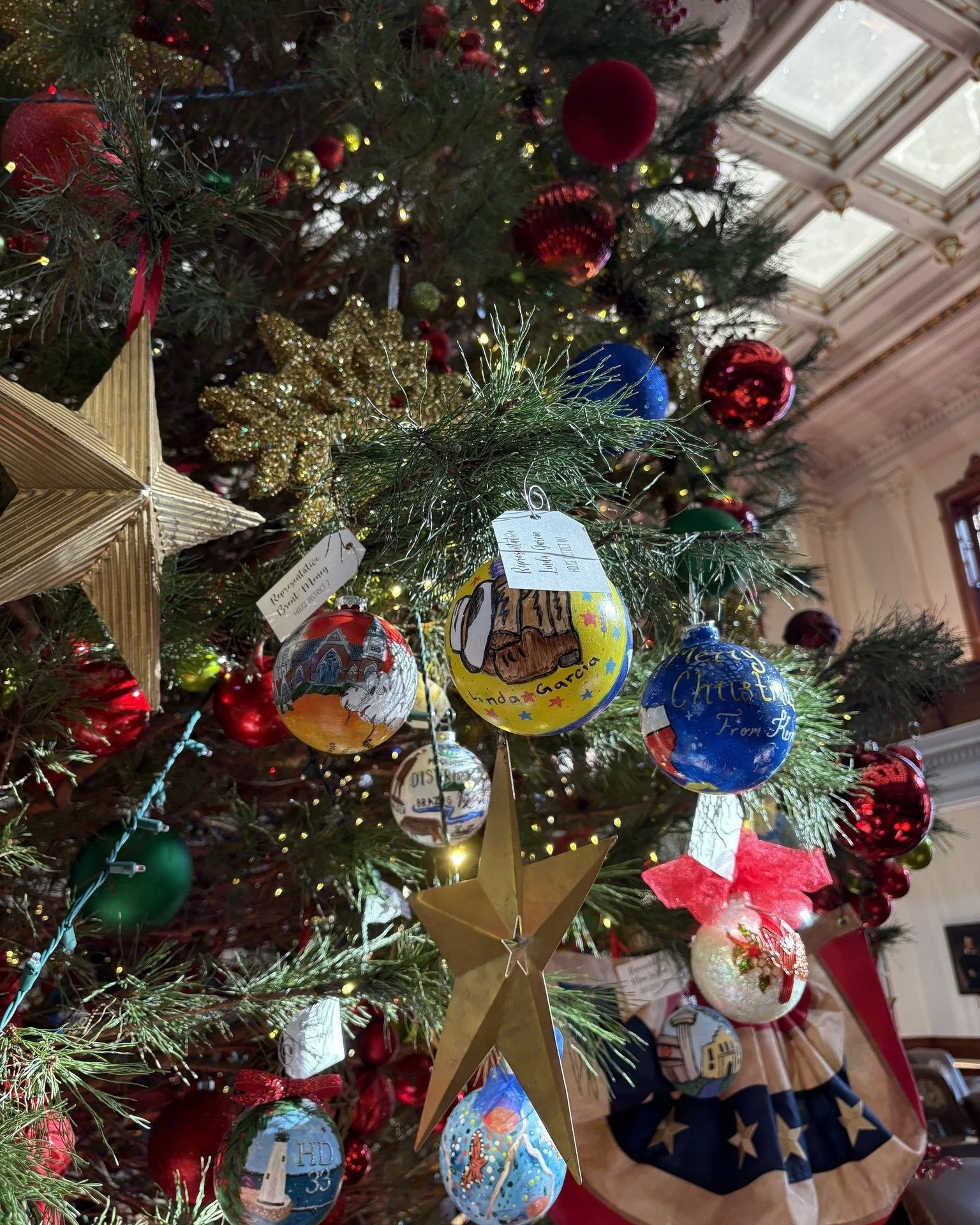 Pleasant Grove students are officially part of the Texas Capitol holiday tradition 🎄
Students from @taginpg  created original ornament designs, and Rep. Garcia selected the piece now displayed on the House Chamber Christmas tree. Thank you to the sc