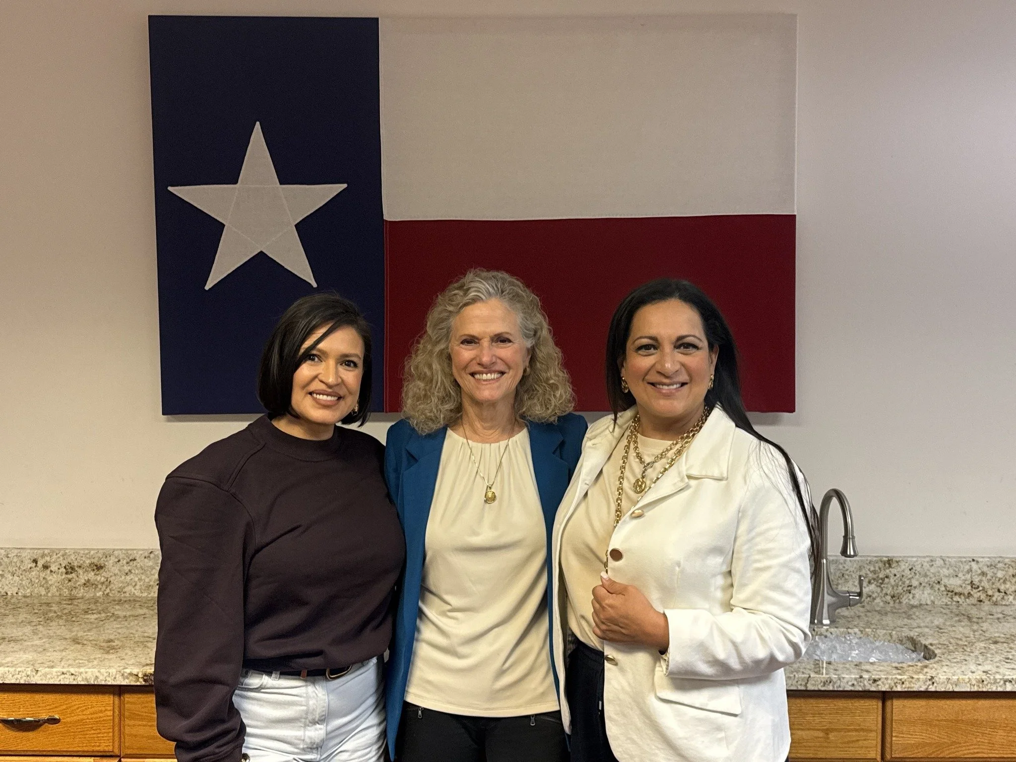 Connecting with my colleagues @donnahowardhd48 and @repmorales145 in the Members Lounge following an out-of-session briefing at the Texas Capitol.

#txlege #hd107