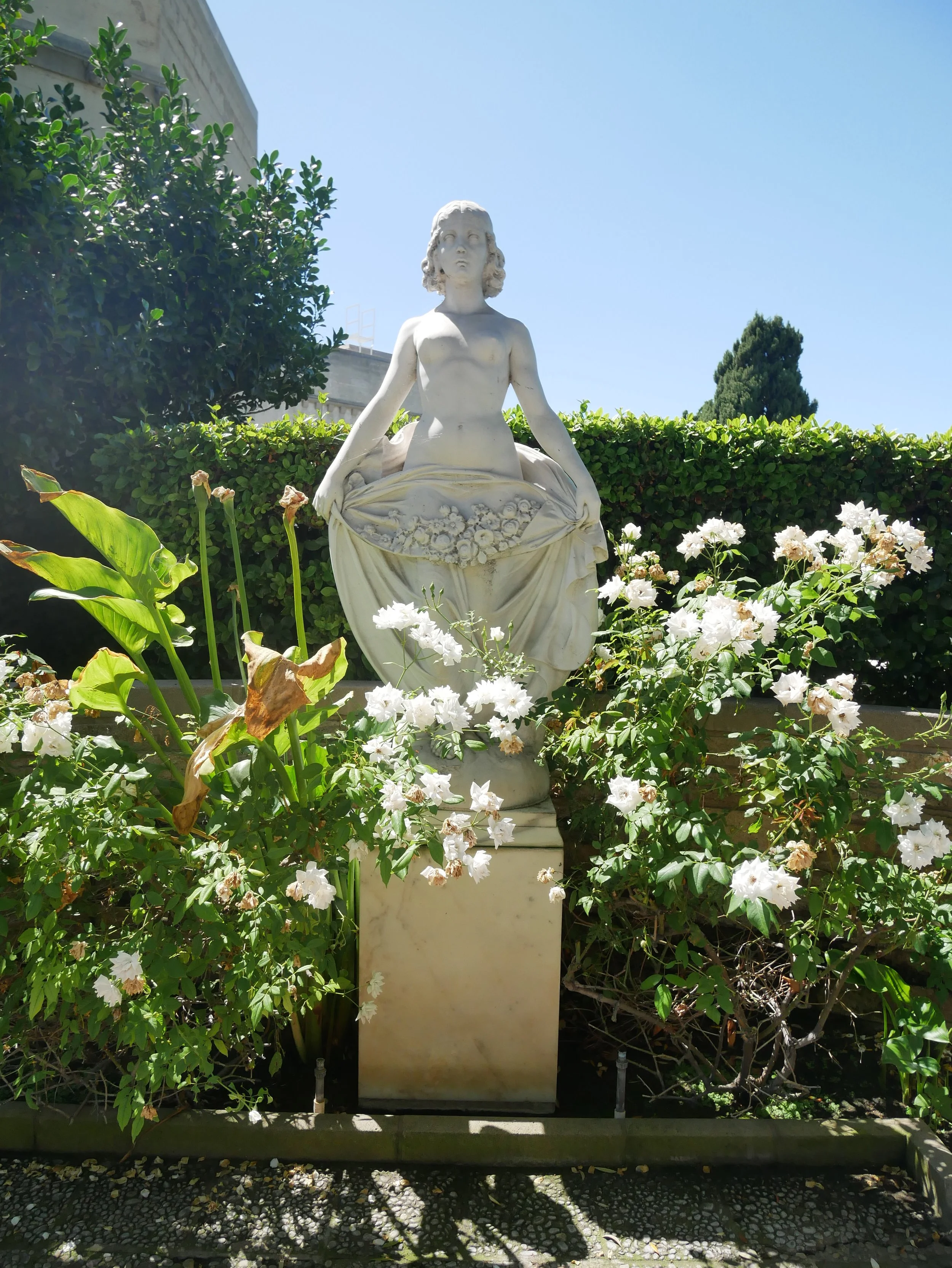 This was the statue I was drawn to near the main mausoleum. It felt like the energy was pulling me in.