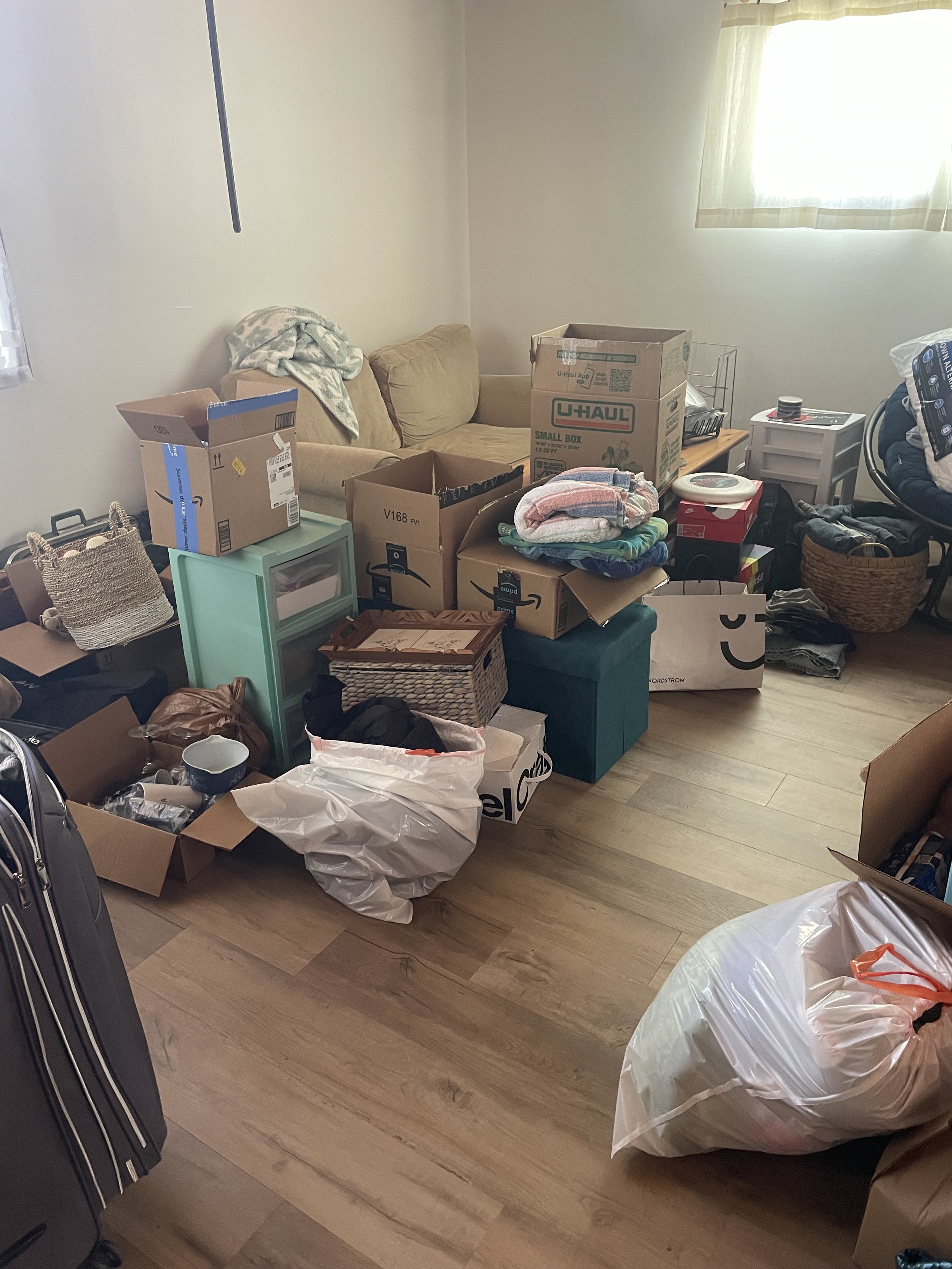And trying to not get overwhelmed by all the mess created in the new apartment 😅 I had a LOT of stuff.