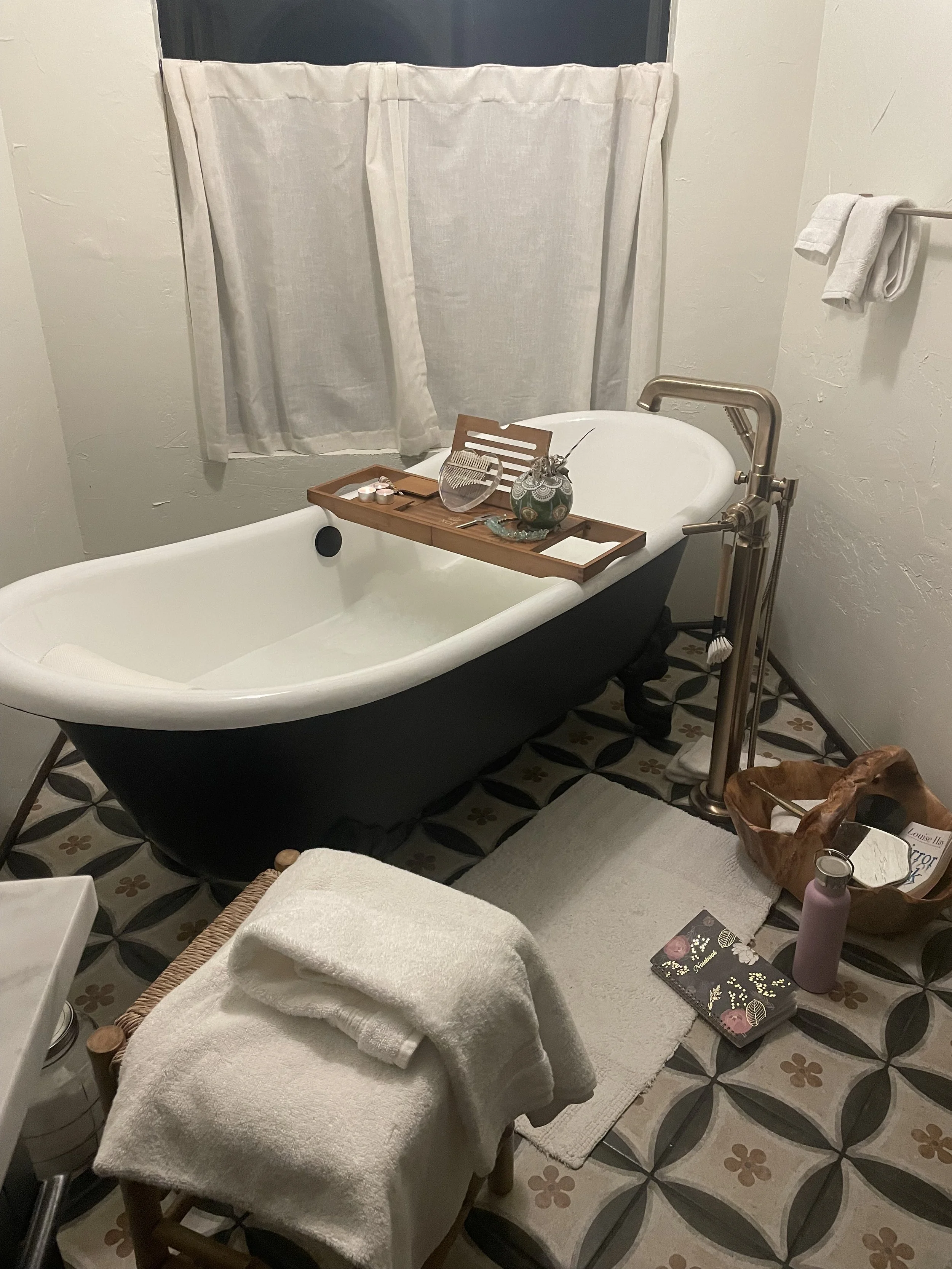 Took a fancy bath that night. I was literally not used to doing anything "spa" like this for myself ever.
