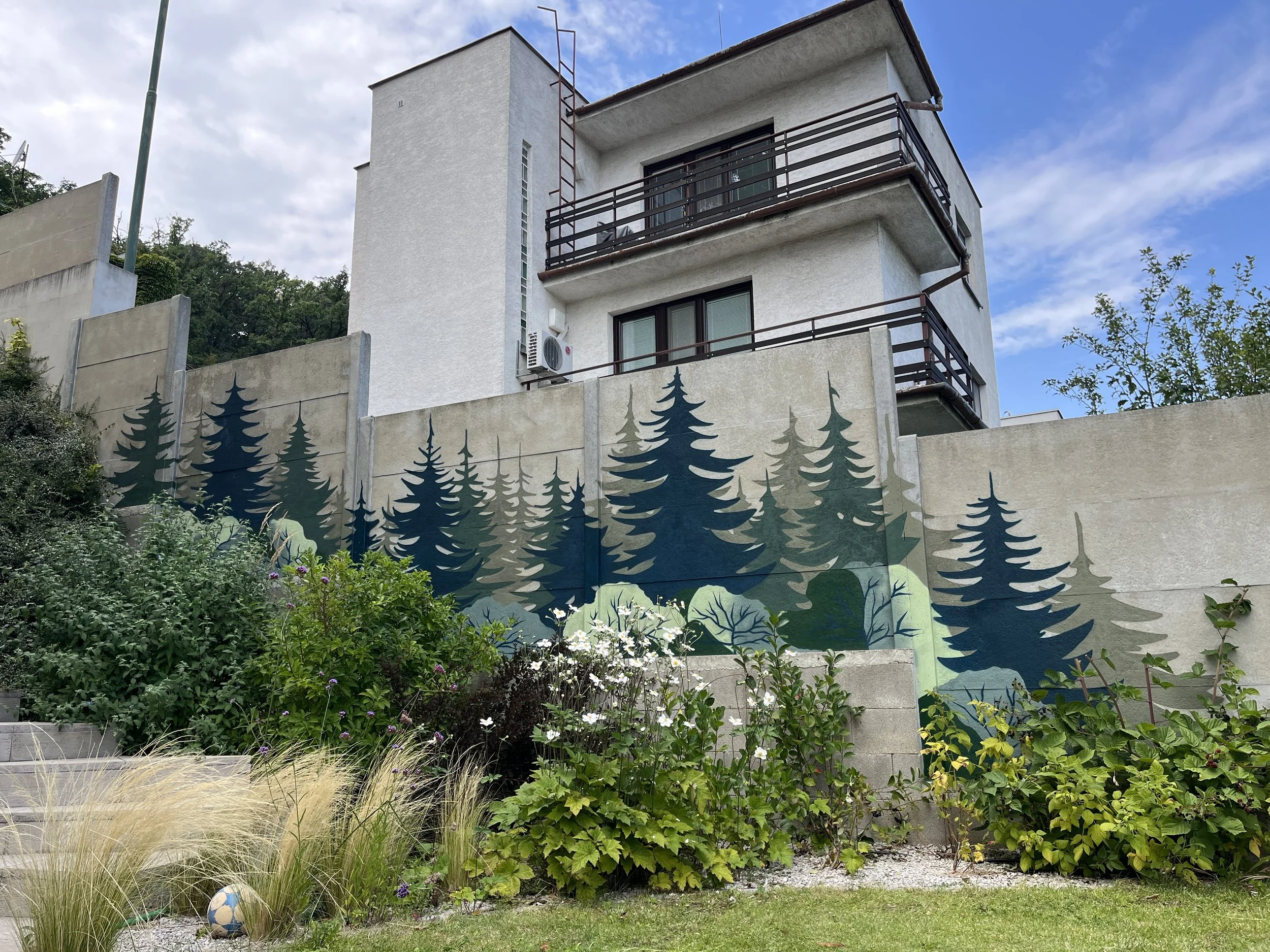 Custom fence painting