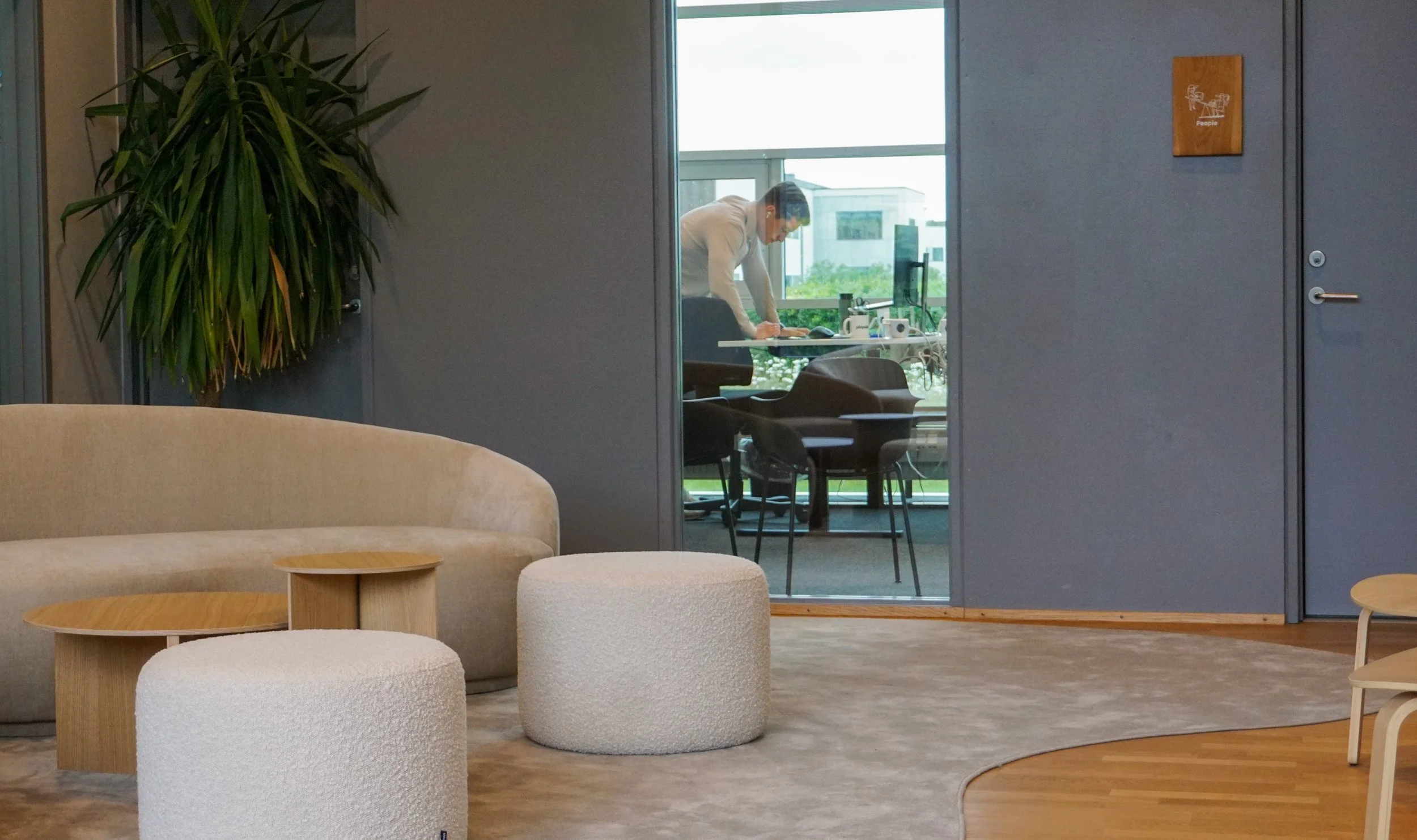 Loungeområde i nordisk kontor