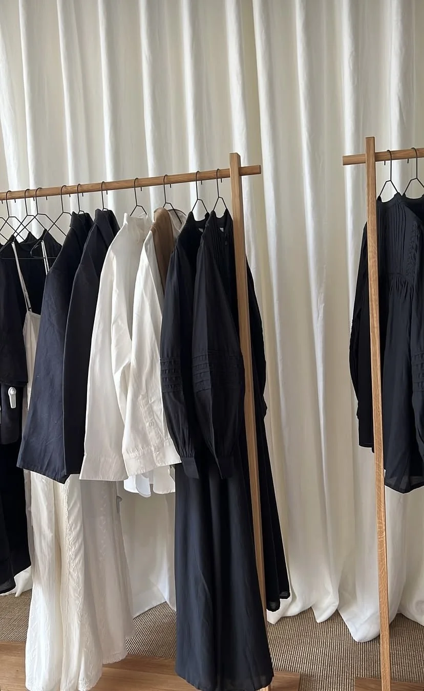 Anne Mi brand store Illum tøjstativer