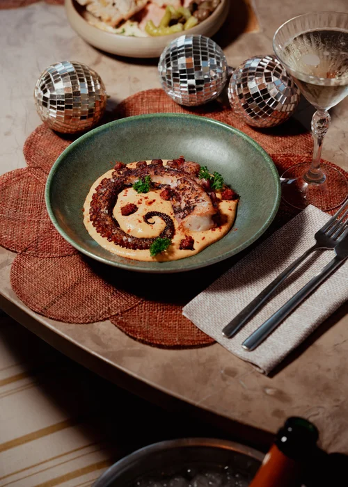 A starter with a swirl of sauce