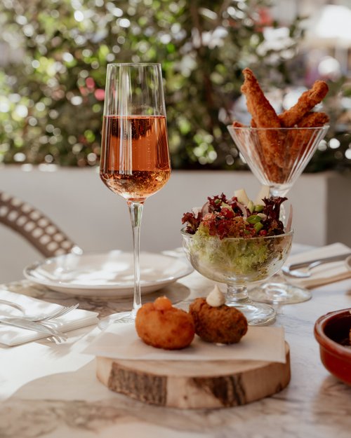 An aperitivo with croquettes, flowers and bubbles