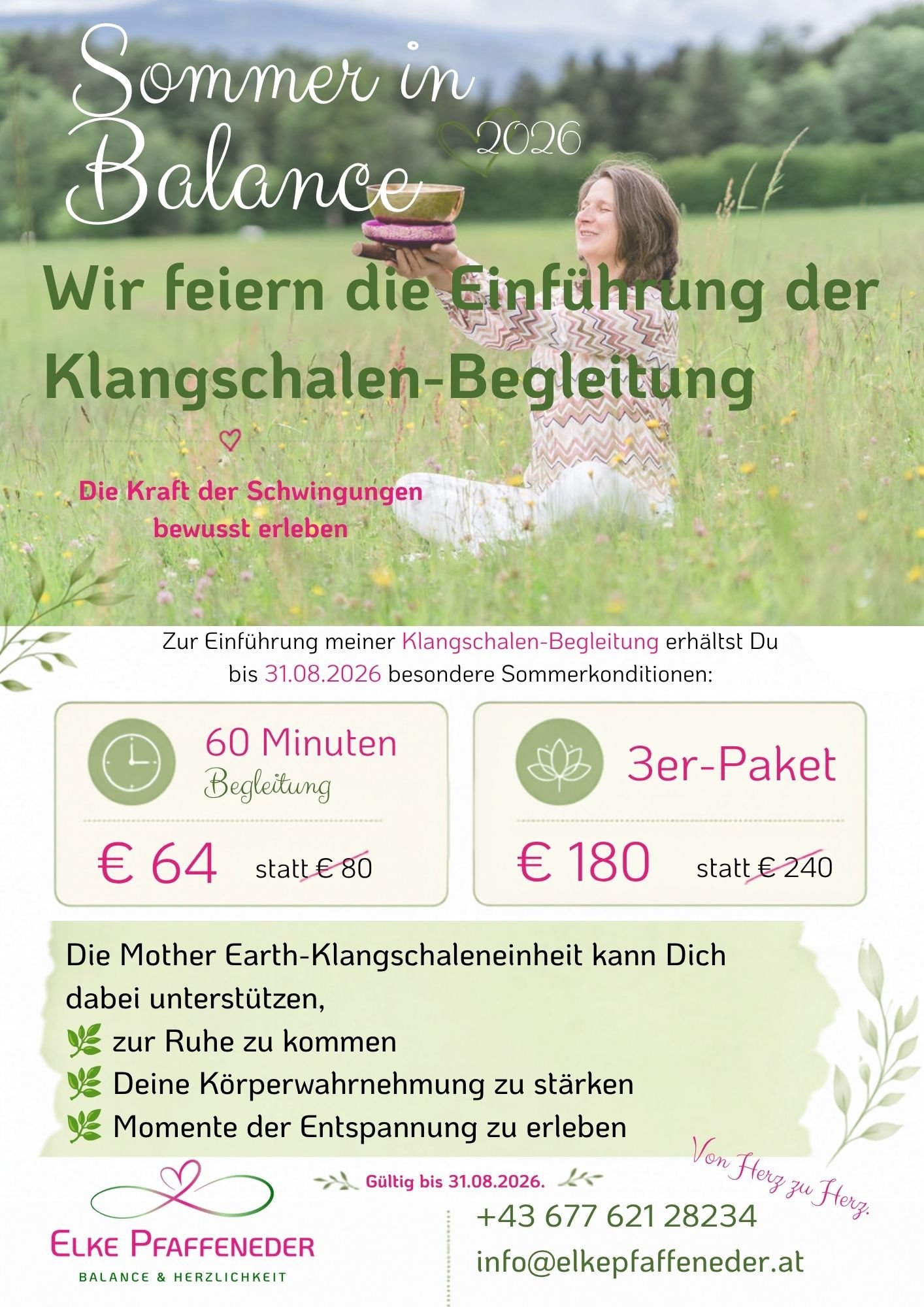 Elke Pfaffeneder sitzt in Meditation am See und verbindet sich mit Ruhe, innerer Balance und Herzlichkeit.