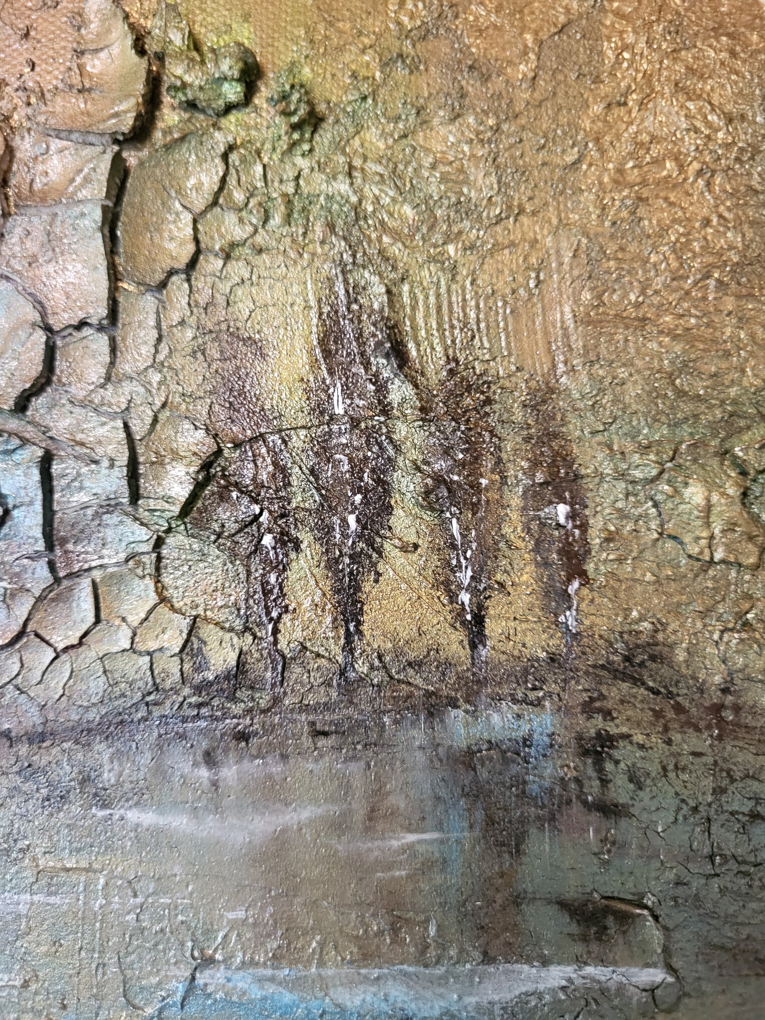 Secret Place – Original-Gemälde von Pia Holzinger mit Marmormehl, verträumten Bäumen und einem See auf Leinwand.