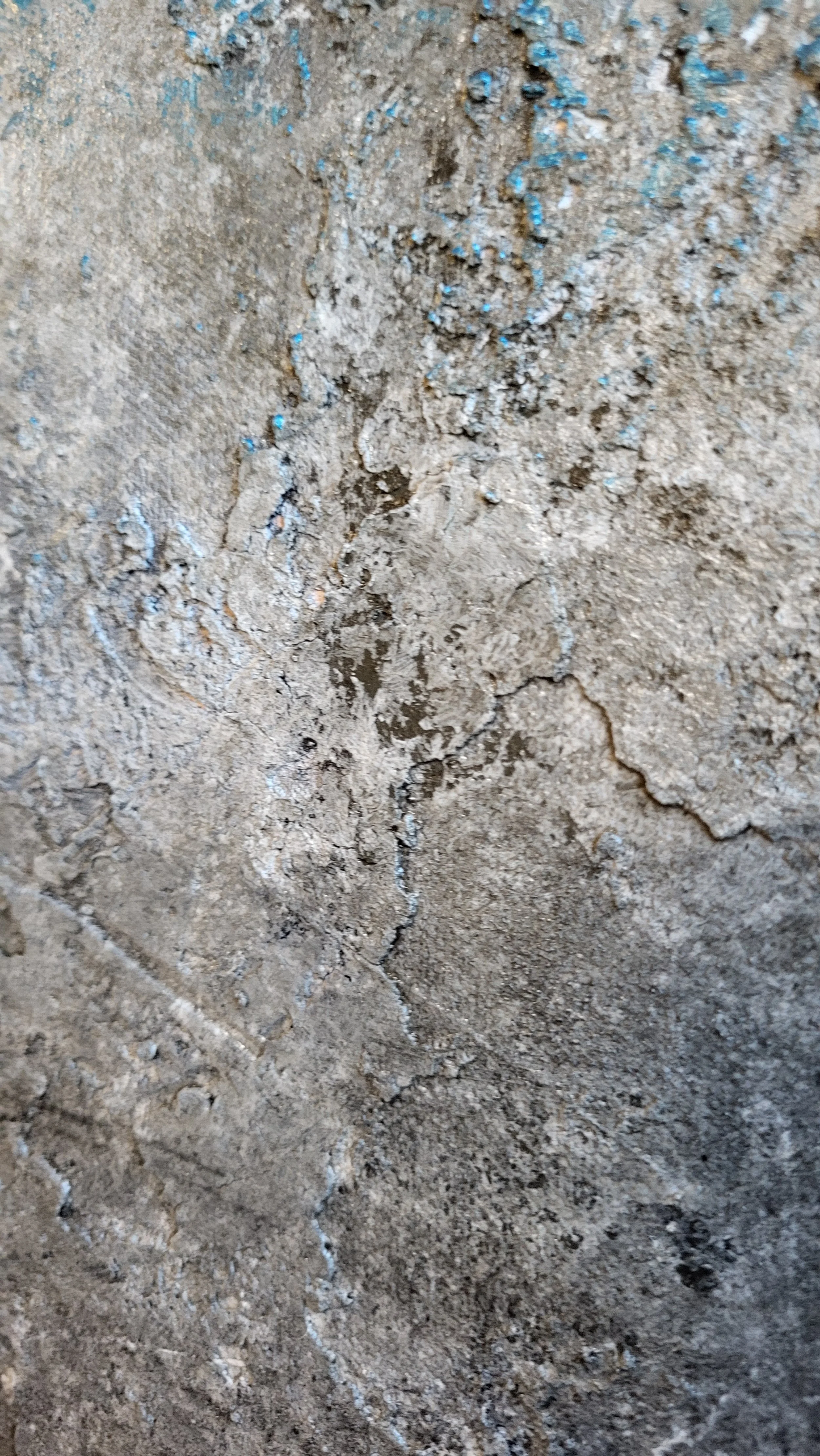 Stony – Großformatiges, quadratisches Original-Gemälde von Pia Holzinger mit steinähnlicher Strukturpaste auf Leinwand.