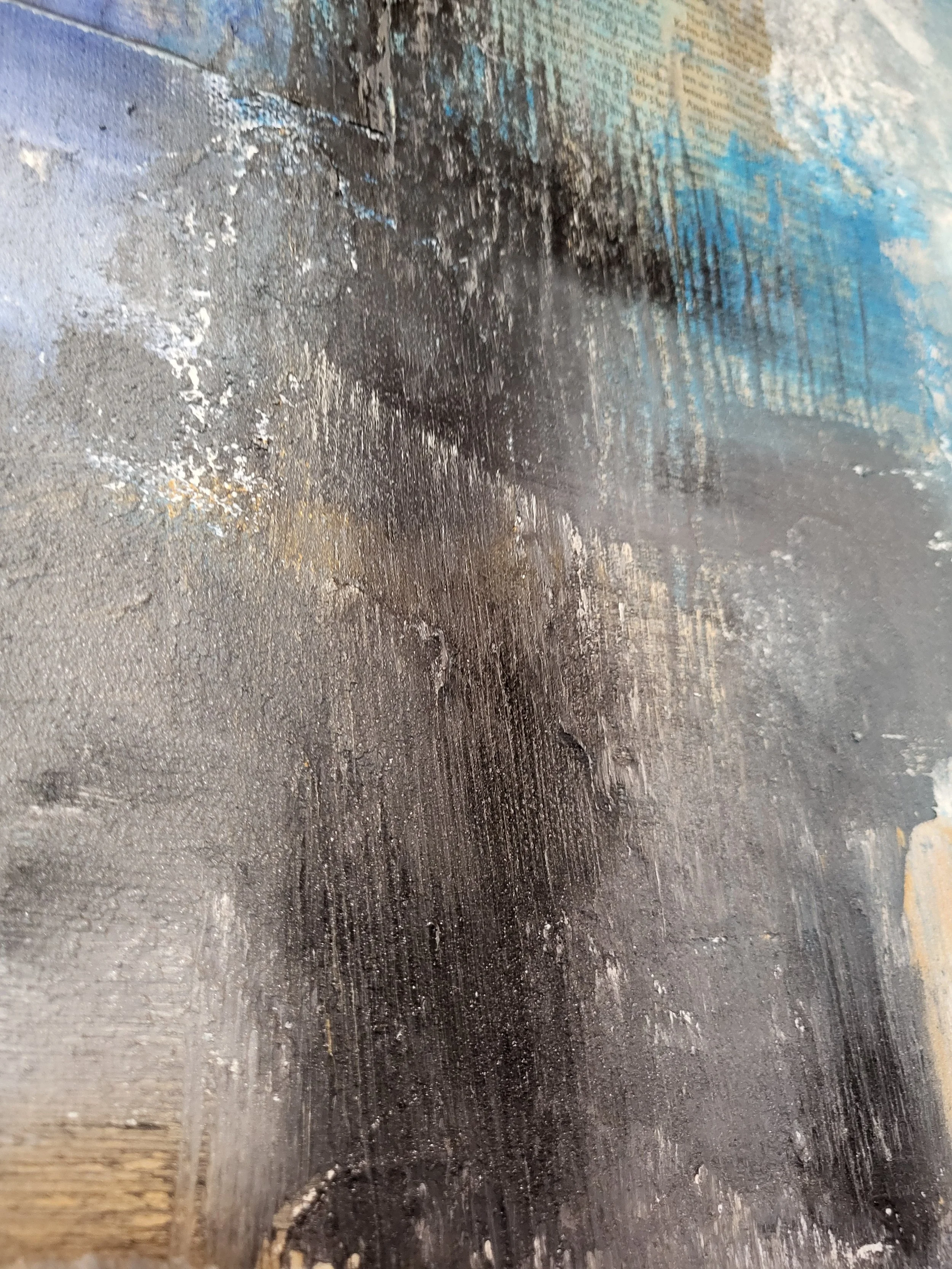 Paper – Quadratisches Original-Gemälde von Pia Holzinger mit Zeitungscollage, Acryl und Strukturpaste auf Leinwand.