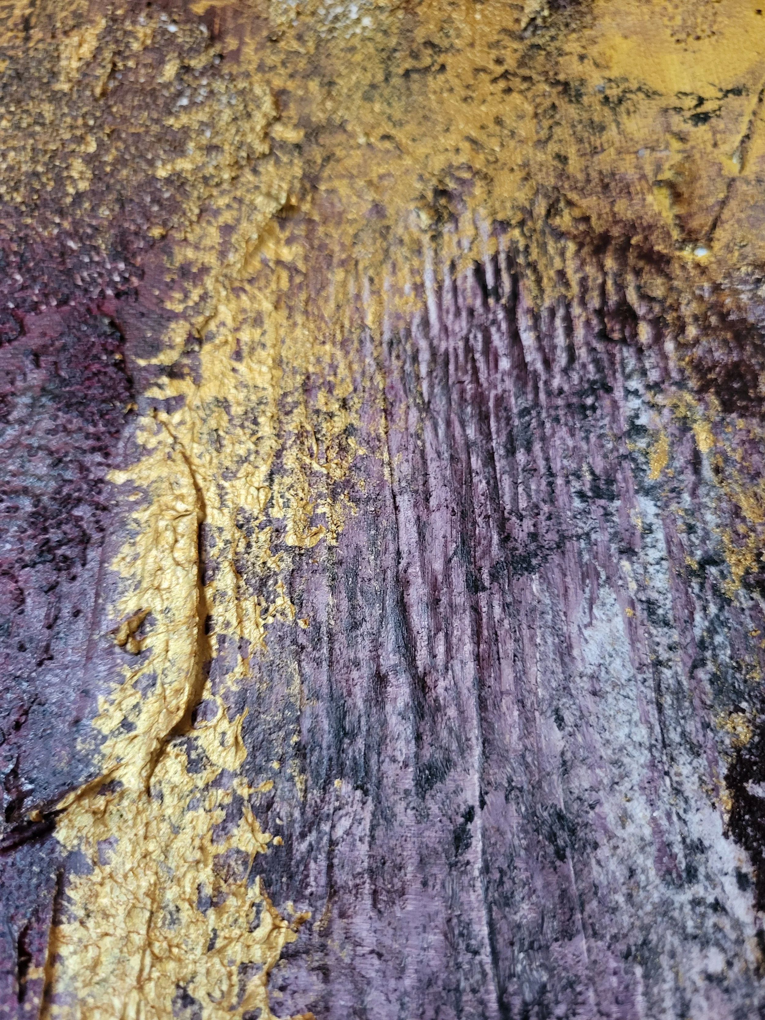 Red Spirit – Original-Gemälde von Pia Holzinger mit roter Acrylfarbe, Zeitungscollage und Strukturpaste auf Leinwand.