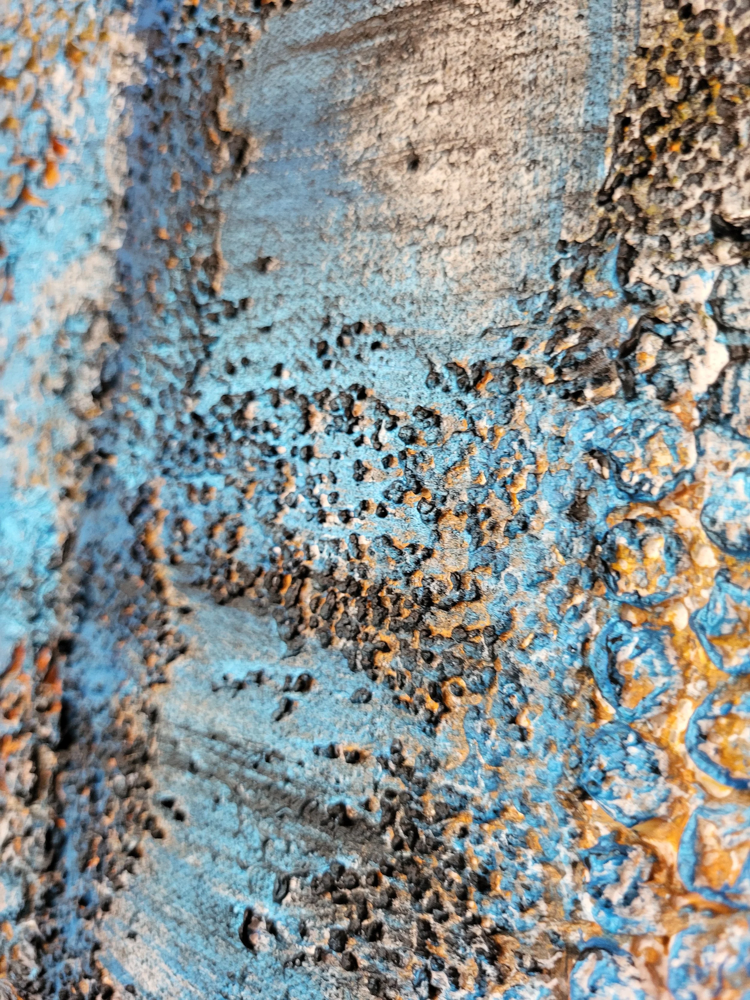 Luftpolsterfolie – Quadratisches Original-Wandobjekt von Pia Holzinger mit eingearbeiteter Luftpolsterfolie und Strukturpaste auf Leinwand.