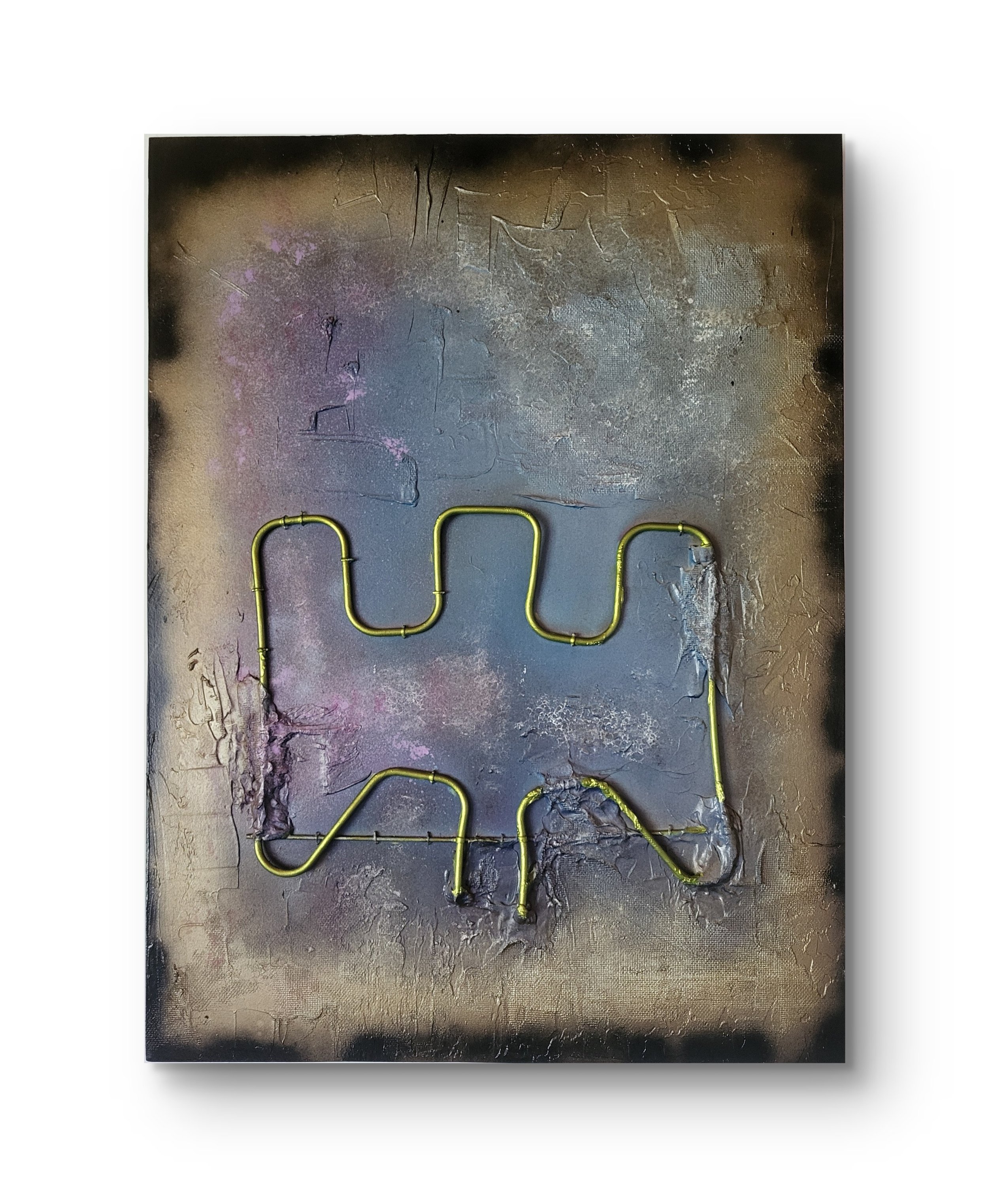 Heizstab auf Holz – Abstraktes Original-Wandobjekt von Pia Holzinger mit echtem Heizstab aus einem Backrohr und Insektenschutznetz.