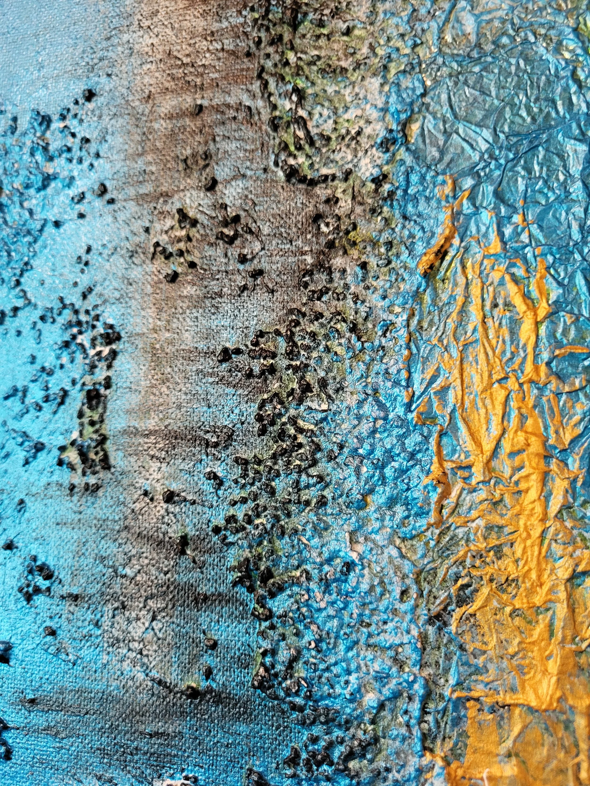 Folienstruktur – Quadratisches Original-Wandobjekt von Pia Holzinger mit eingearbeiteter Alufolie und Strukturpaste auf Leinwand.