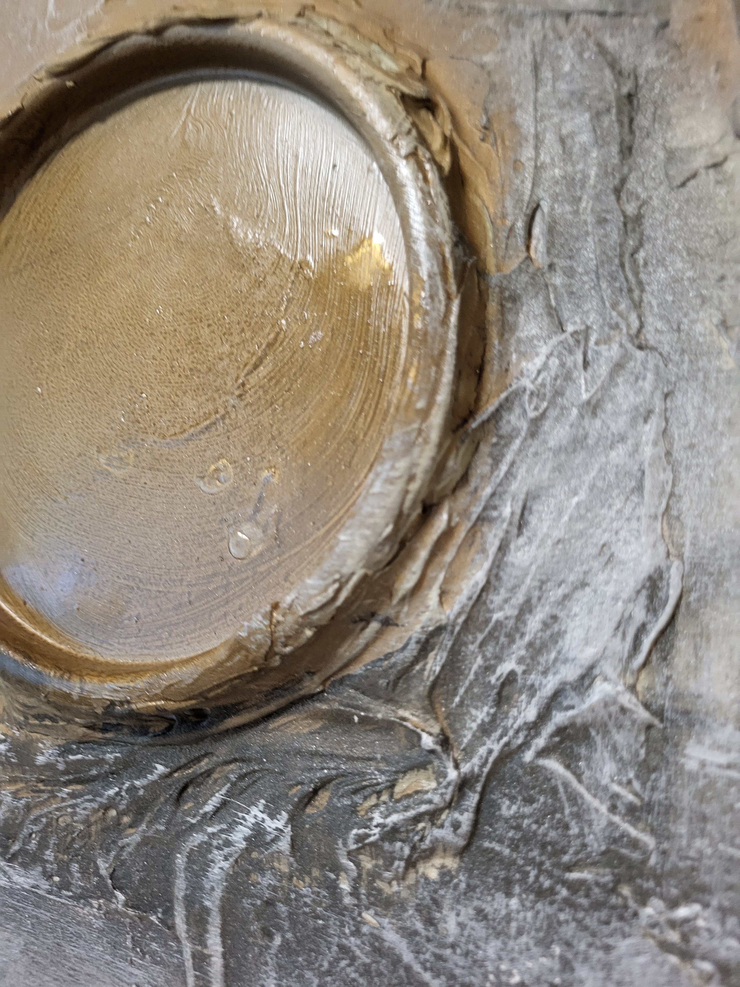Metalldeckel auf Holz 2.jpg